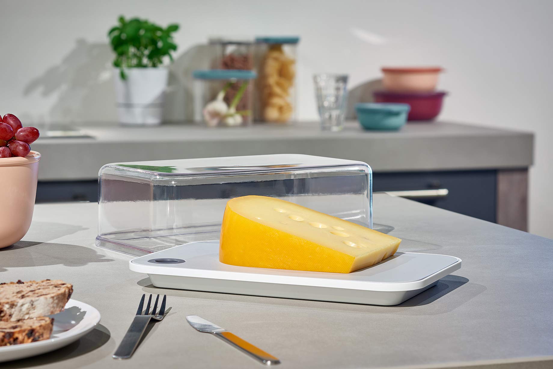 Mepal, Modula Cheese Dome For Cheddar Or Parmesan Including Transparent Dome And Cutting Board, Airtight, Portable, Bpa Free, Ho