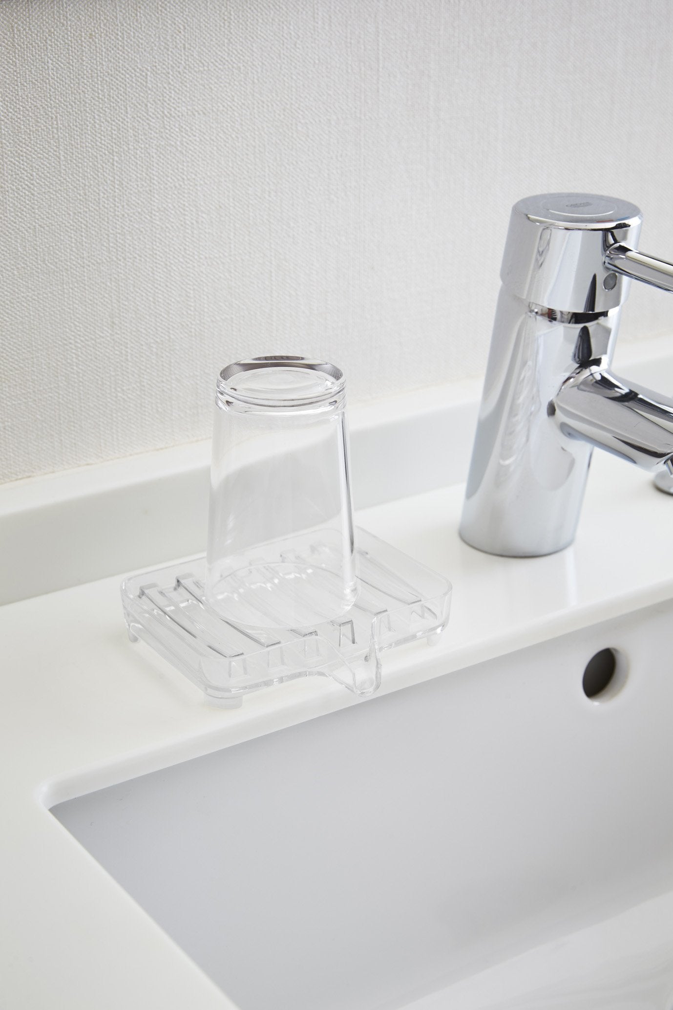 Yamazaki Home Self-Draining Tray-Sink Counter Holder Acrylic | Soap Dish, One Size, Clear
