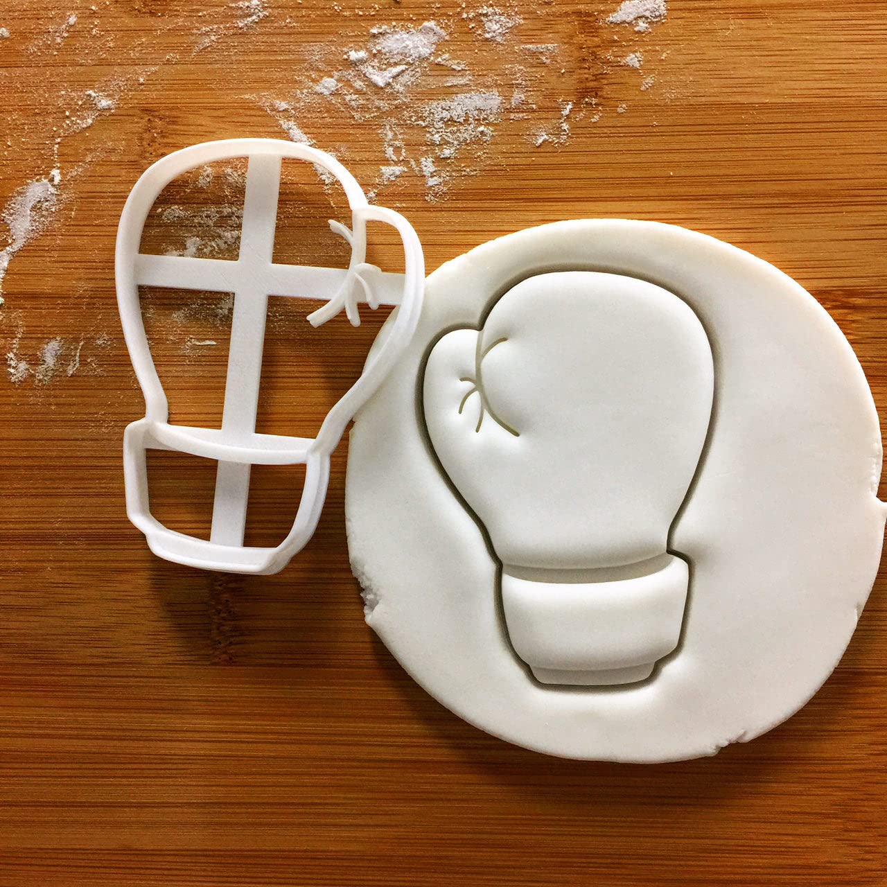 Boxing Glove (Back View) Cookie Cutter, 1 Piece - Bakerlogy