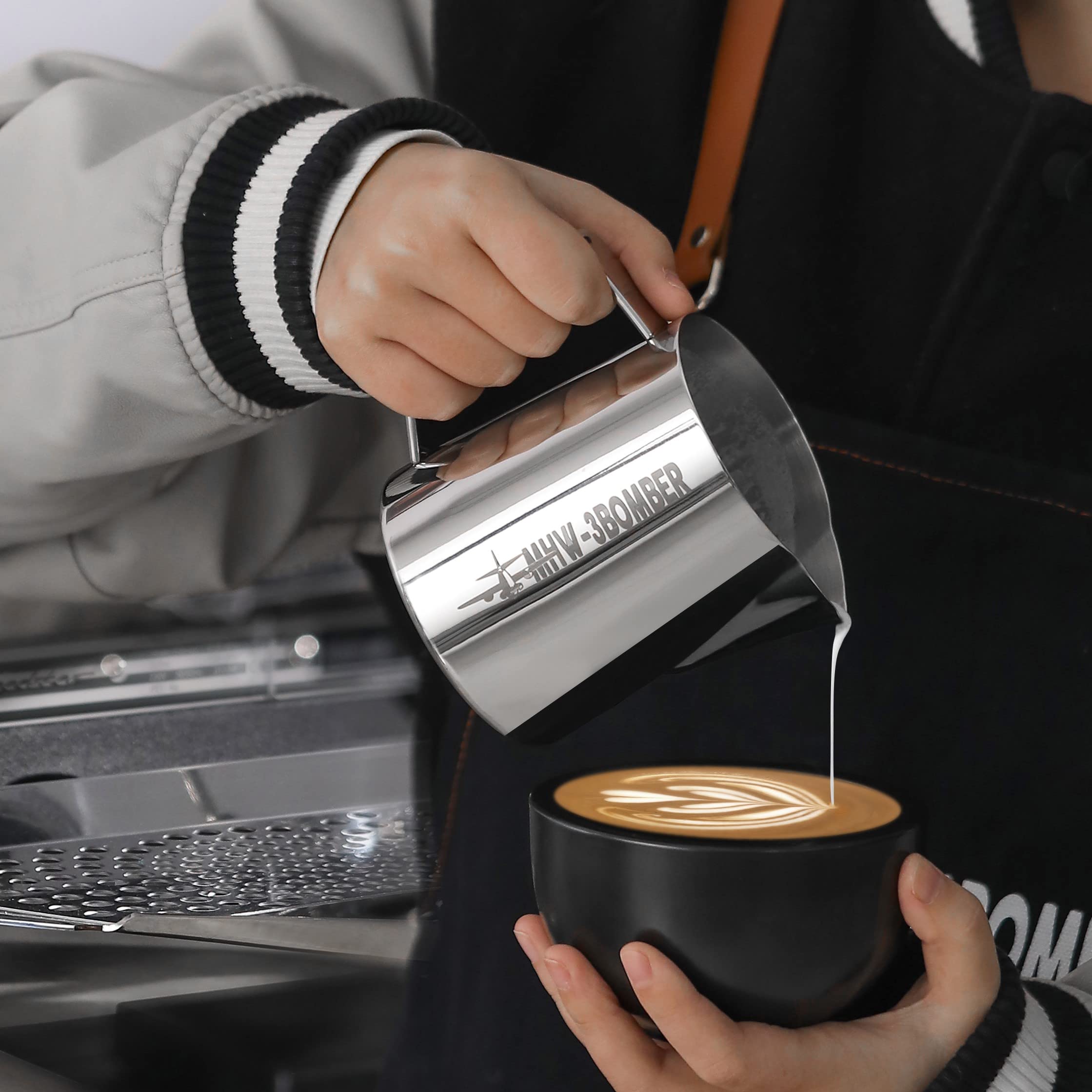 Mhw-3Bomber Espresso Steaming Pitcher Milk Frothing Pitcher Stainless Steel Milk Coffee Cappuccino Latte Art Barista Cup 13.5Oz/