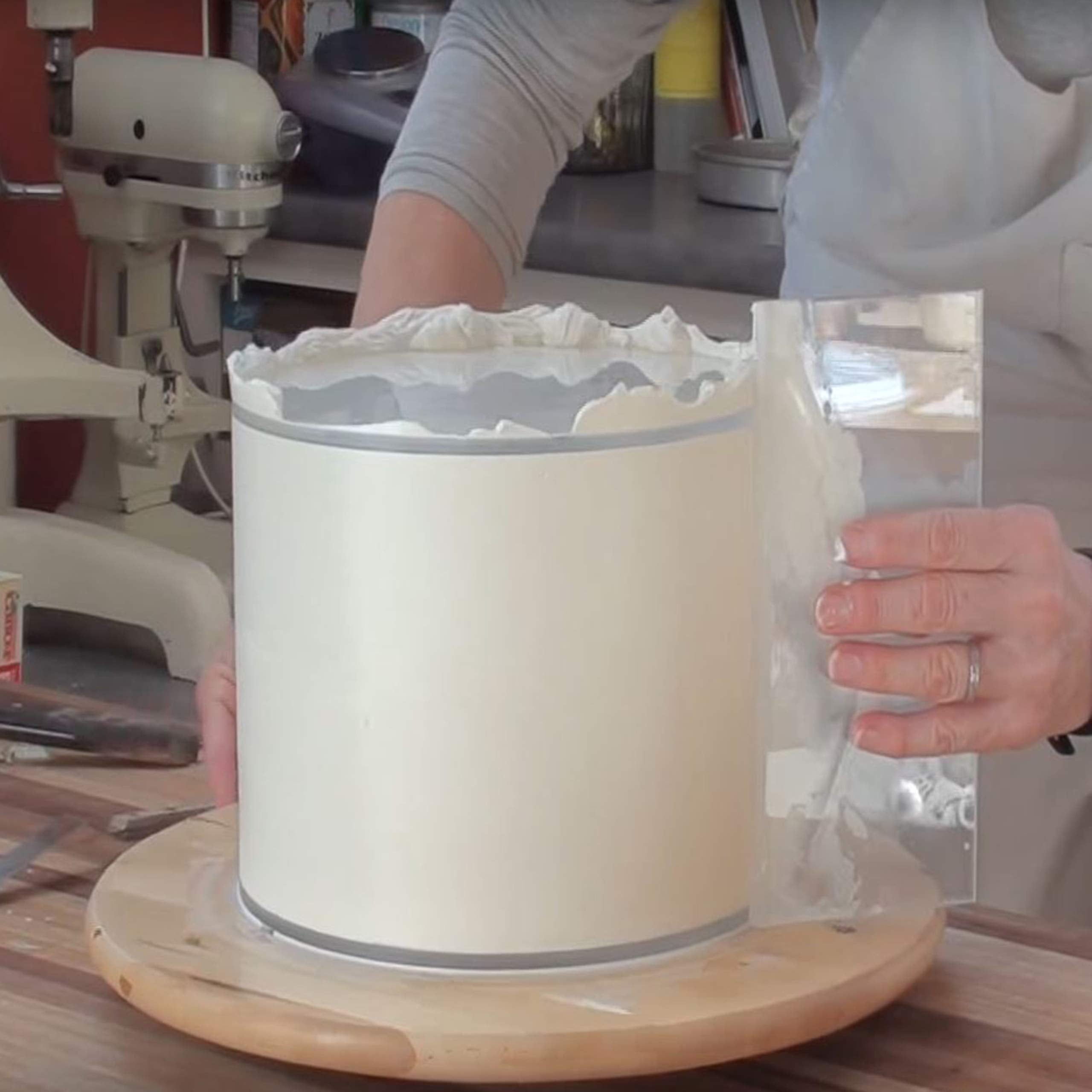 Cakesafe - 2-6.5    Clear     Acrylic Disks - Perfect Icing Tool To Smooth The Buttercream On Your Cakes