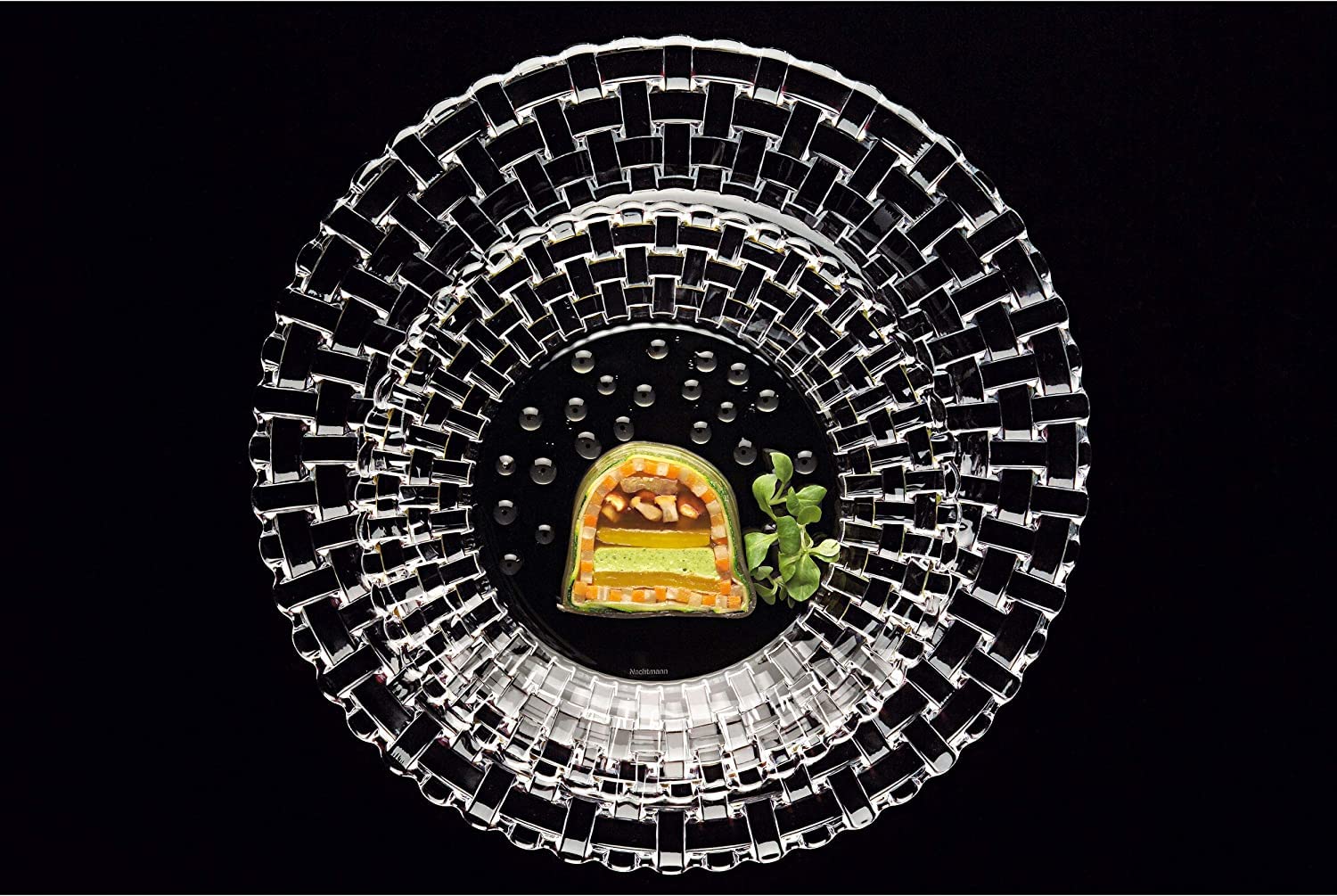 Nachtmann Bossa Nova Collection 9 Inch Salad Plate  Set of 2 Clear  Crystal Glass Plates for Dessert  appetizers and Salad  Perfect for Hosting or Gift  Dishwasher safe