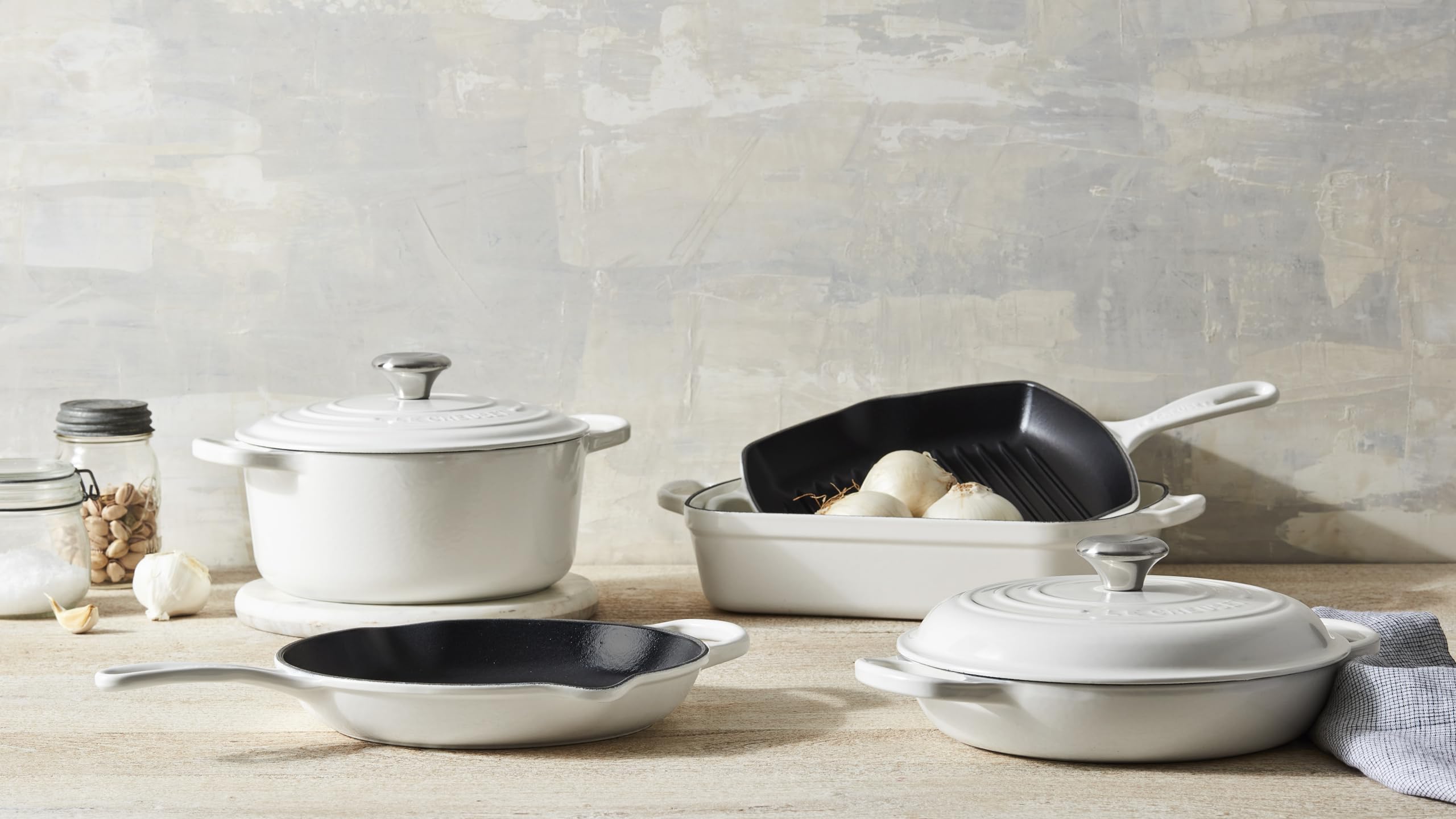 Le Creuset Enameled Cast Iron Signature Round Dutch Oven, 4.5 Qt., White