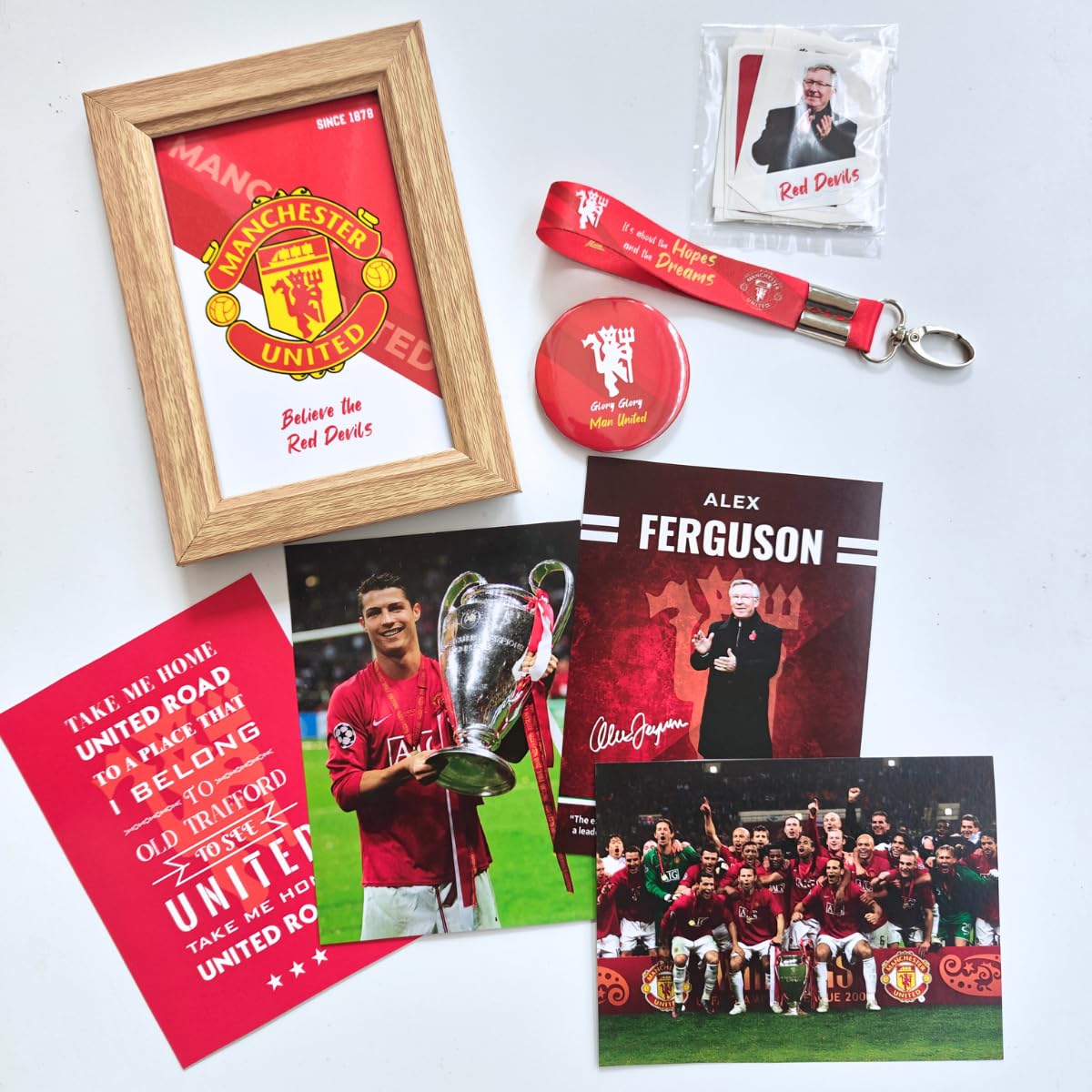 Tenorarts Manchester United Gift Box Merchandise For Fans - 5X7 Inches Laminated Photo Frame,1 Keychain, 1 Badge, 4 4X6 Inches S