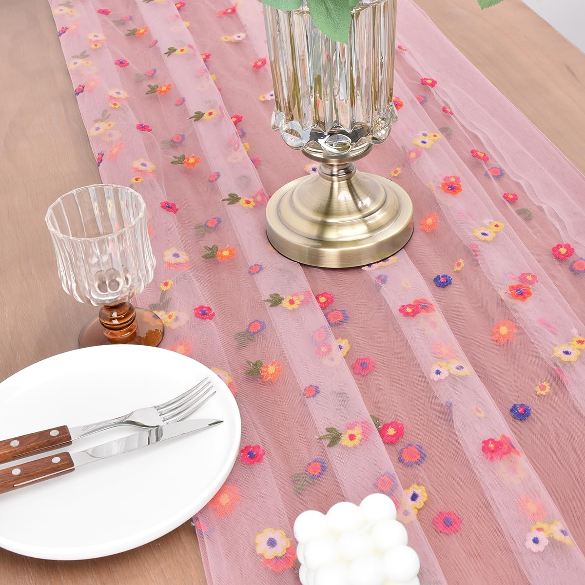 Joanlody Blushing Pink Embroidery Daisy Fall Thanksgiving Table Runner Florals Seasonal Tulle Table Runner Holiday Kitchen Dinin