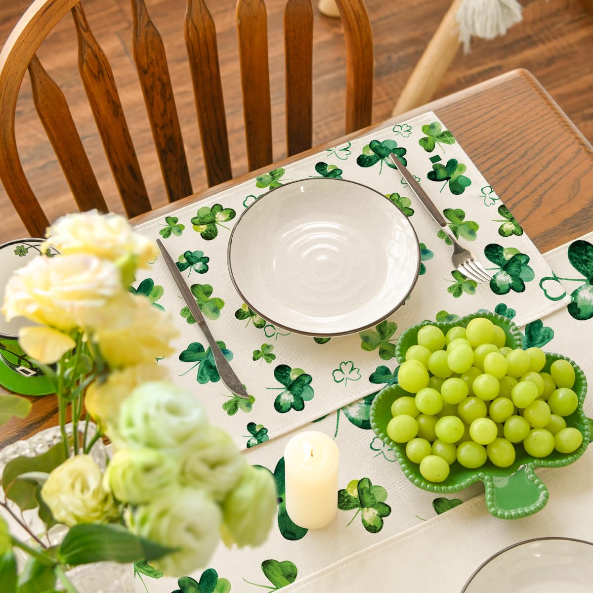 Artoid Mode Lucky Shamrock St. Patrick'S Day Placemats For Dining Table, 12 X 18 Inch Seasonal Holiday Rustic Vintage Washable T