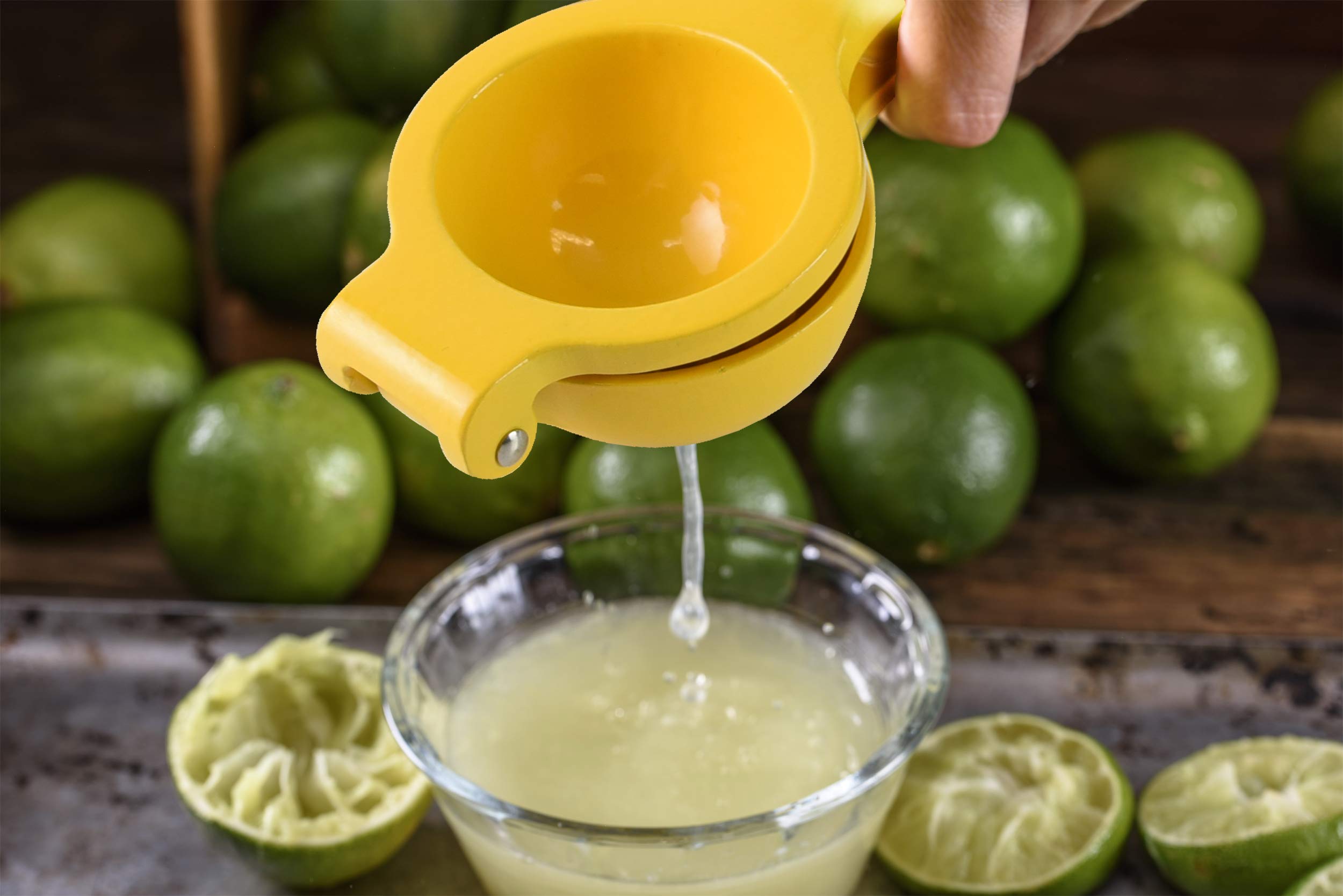Farberware Professional Manual Citrus Juice Press/Lemon Squeezer, 7.5-Inch, Yellow