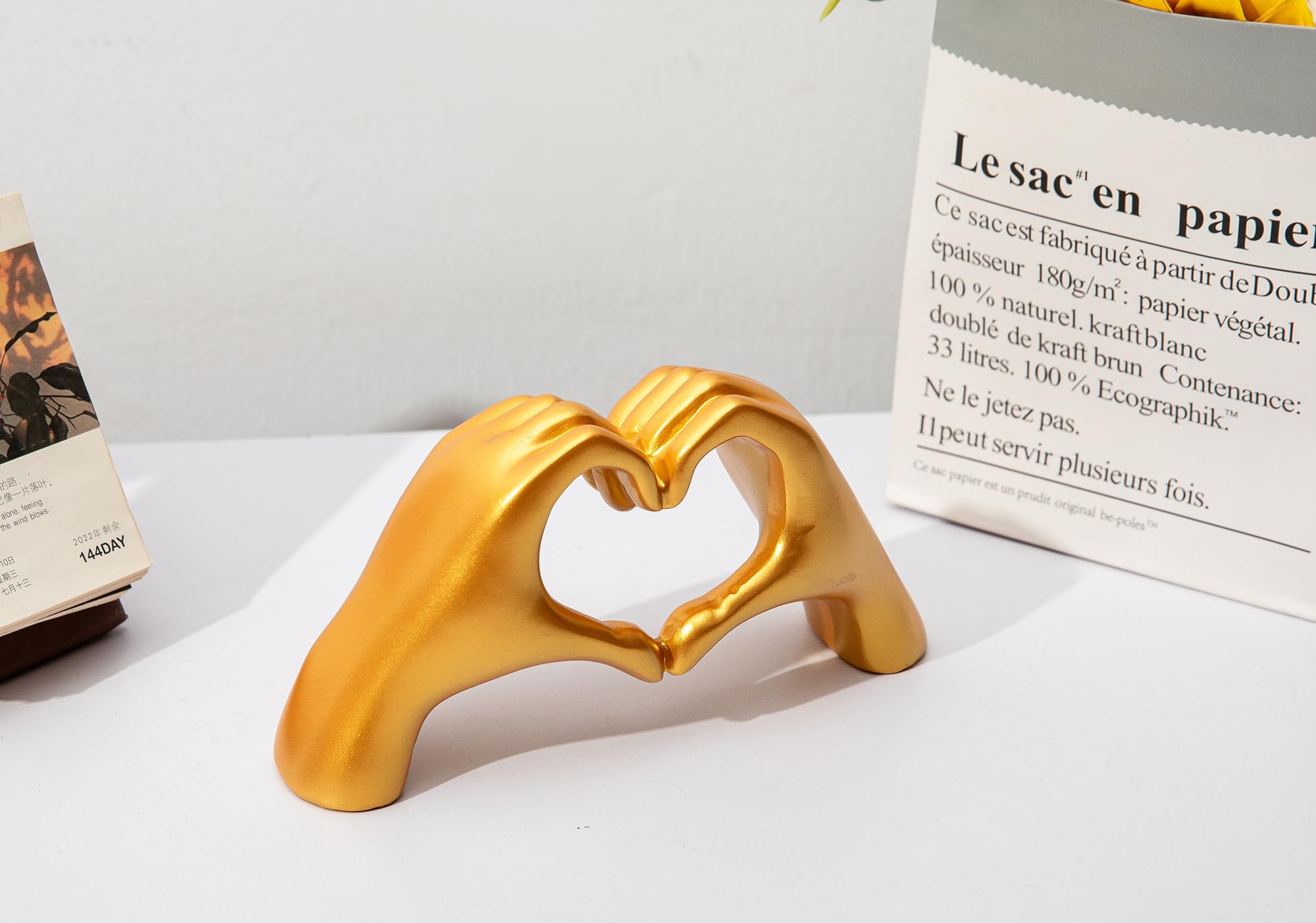 FANTESTICRYAN Medium Heart Hands Statues Gold Hand Love Sculpture Decorative Home Decor Ornaments for Living Room, Wedding, Bedr