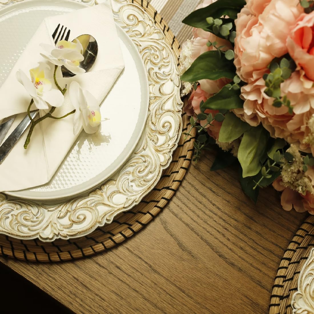 Umisriro Antique Charger Plates, 13 Inch White Dinner Plate Chargers Round Server Ware. Set Of 6 Plastic Embossed Charger For Di