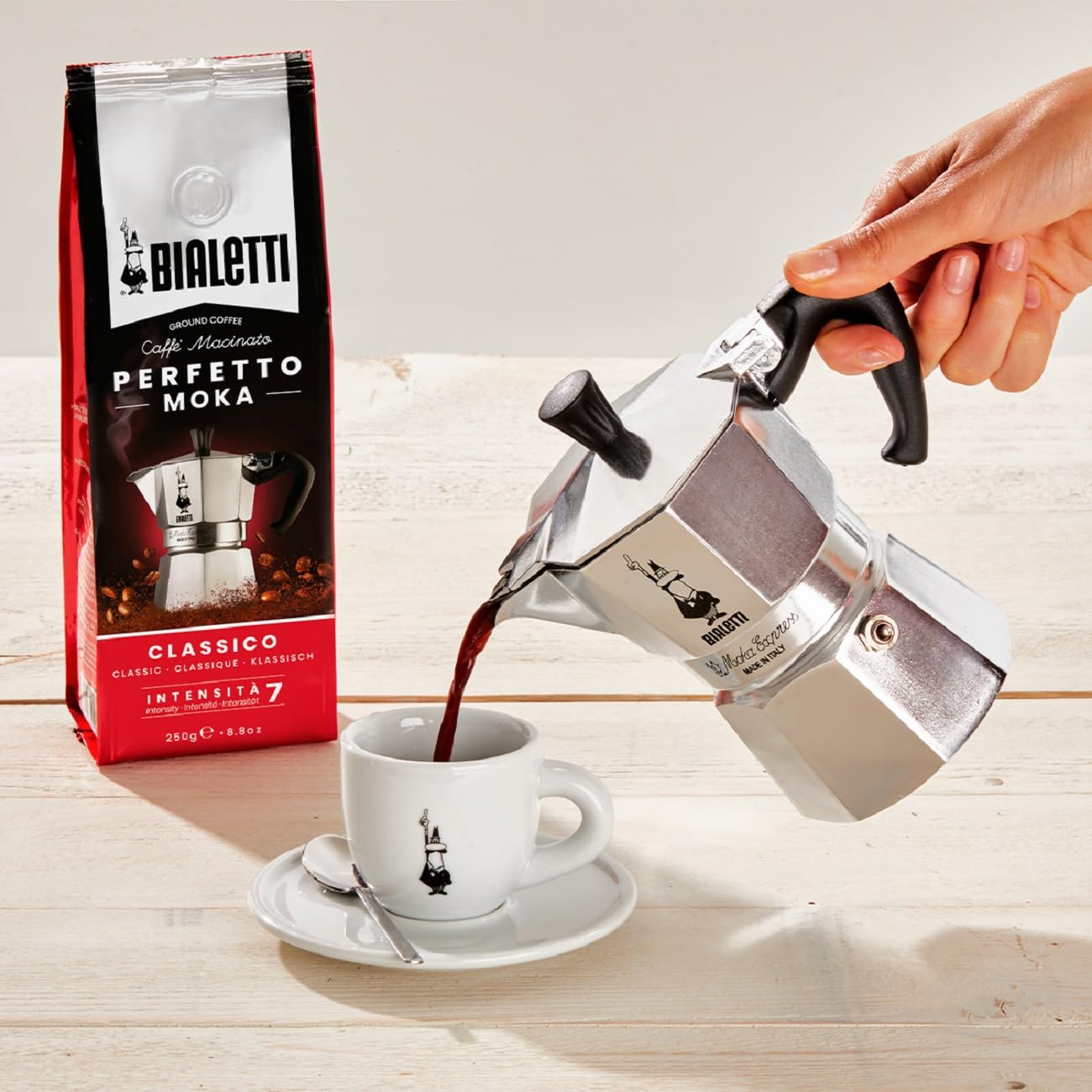 Bialetti - Moka Espress: Iconic Stovetop Espresso Maker  Makes Real Italian Coffee  Moka Pot 6 Cups (6 Oz)  Aluminium  Silver
