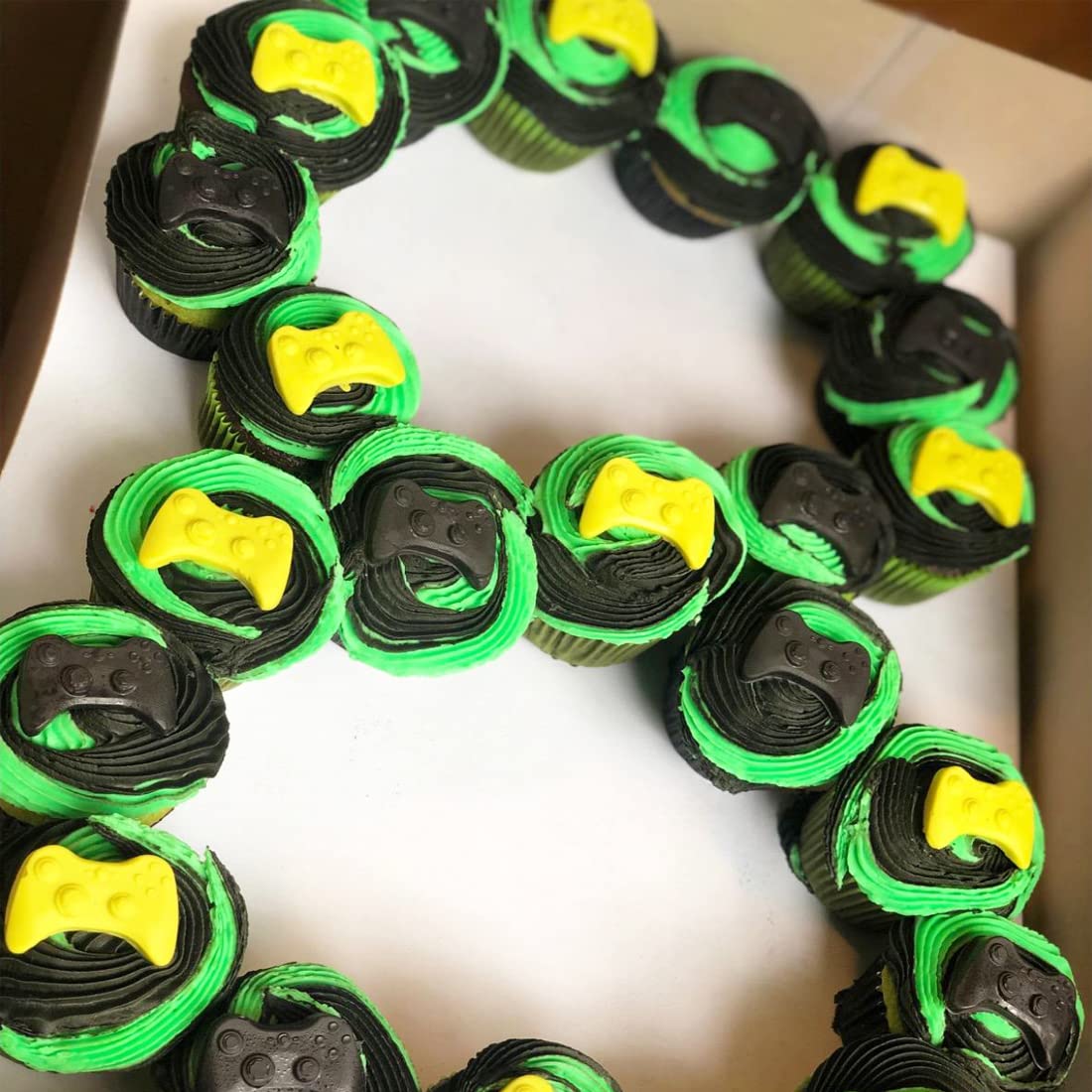 Sakolla Game Controller Silicone Molds, 16 Cavity Video Game Controller Molds For Chocolate, Candy, Cake Decoration, Cake Pops,