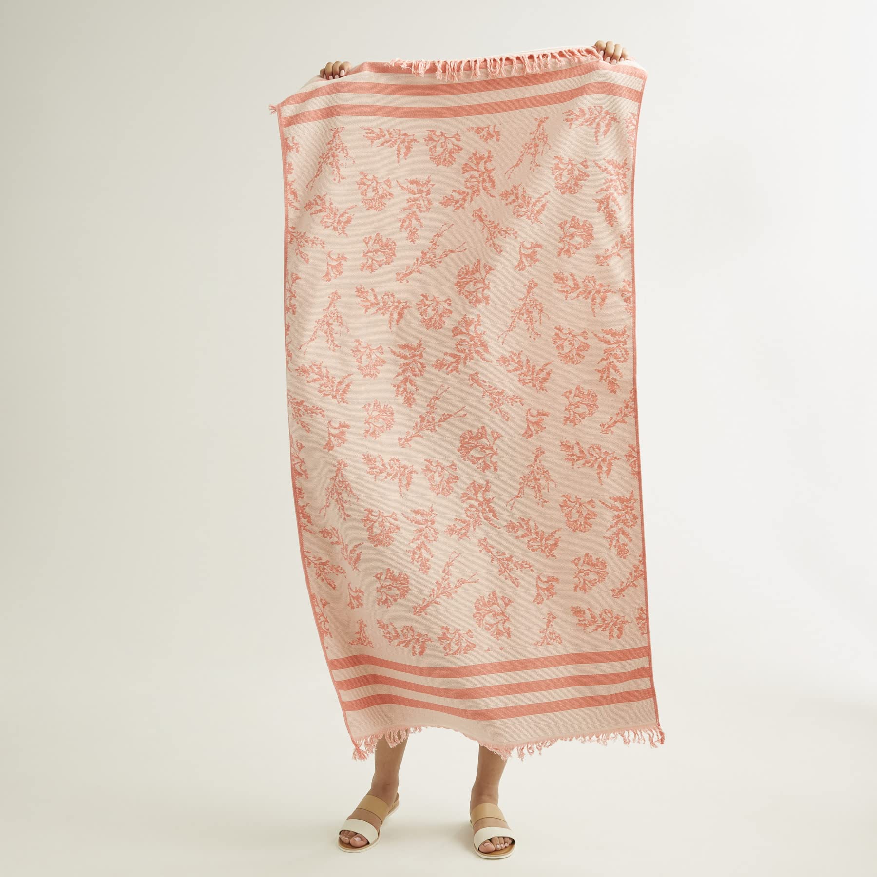 Vera Bradley Women'S Beach Towel, Floating Fronds Coral, One Size