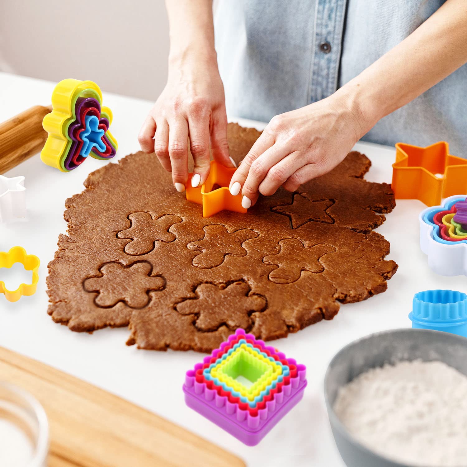 Sookoo 32 Pcs Cookie Cutter Set, Biscuit Cutter Set, Multi-Size Sandwich Fondant Cake Fruit Vegetable Shapes Cutter Set (Square,