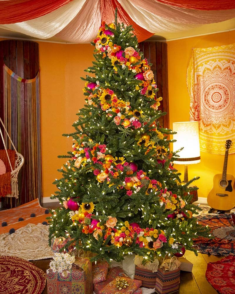 Treetopia Green Artificial Christmas Tree | Alexander Fir - 7.5 Ft | Prelit with 900 LED Candlelight Clear Lights | Includes Tre