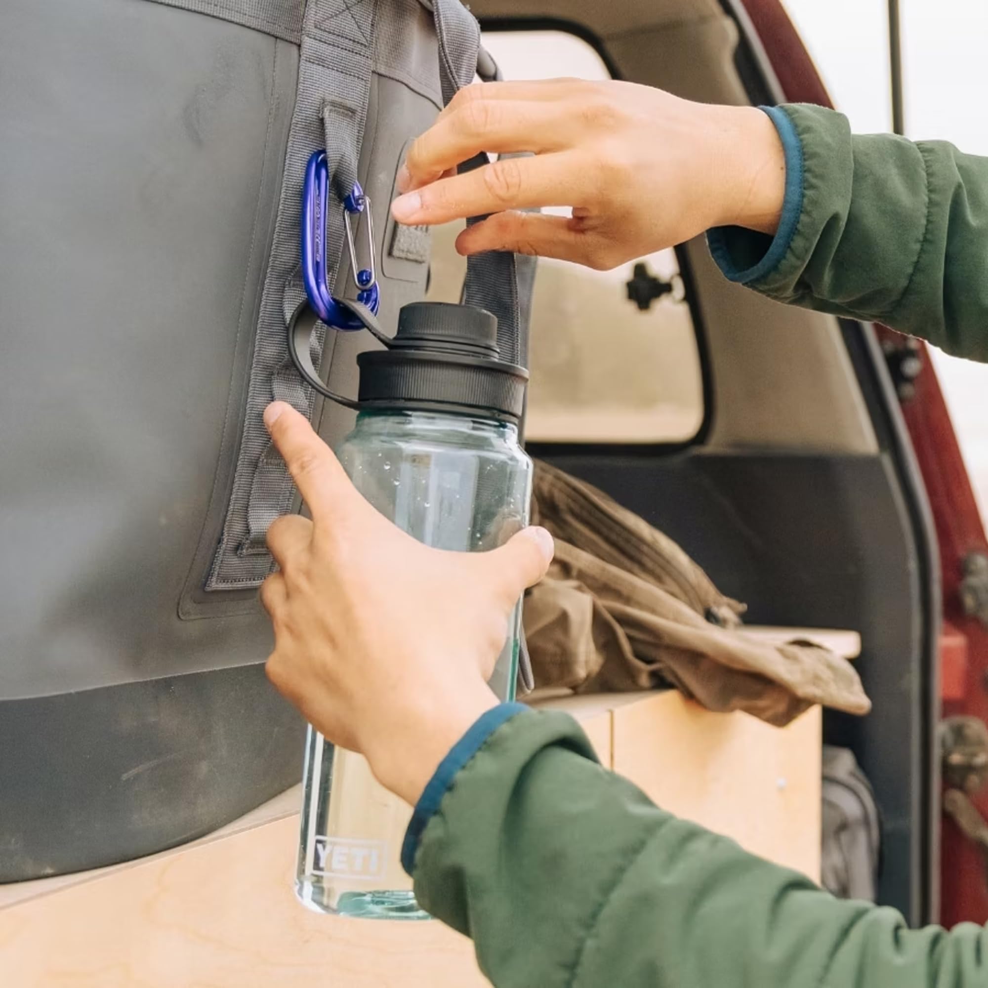 Yeti Yonder 1L/34 Oz Water Bottle With Yonder Tether Cap, Seafoam