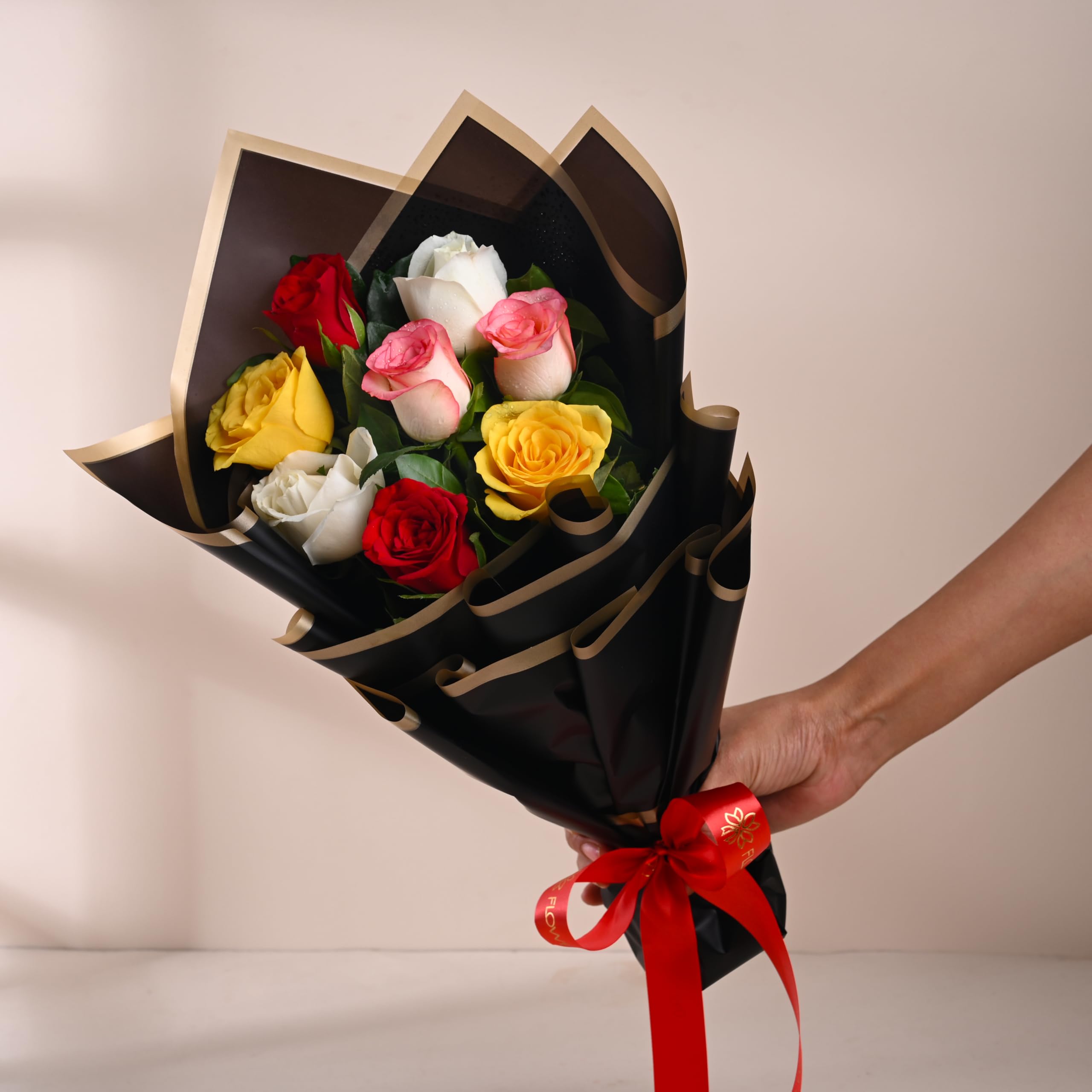 Floweraura Fresh Live Flower Bouquet Of 8 Mix Roses Flowers For Birthday Gift, Anniversary Gift, Wedding Gift, MotherS Day Gift