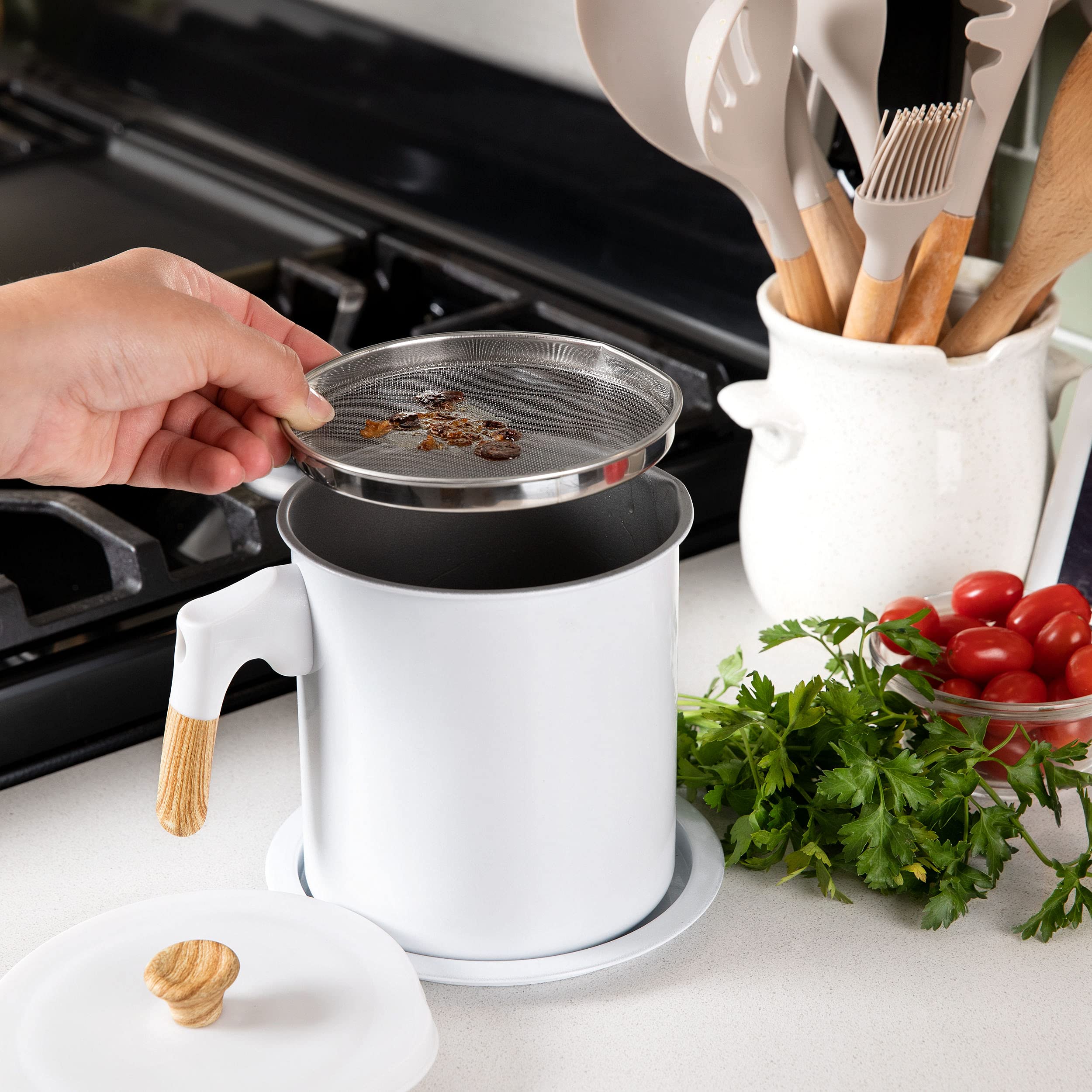 Mymoon Home Bacon Grease Container (48Oz / 1.4L) Iron Cooking Oil Storage Can With Strainer - Non-Stick, 5 Inch Diameter For Eas