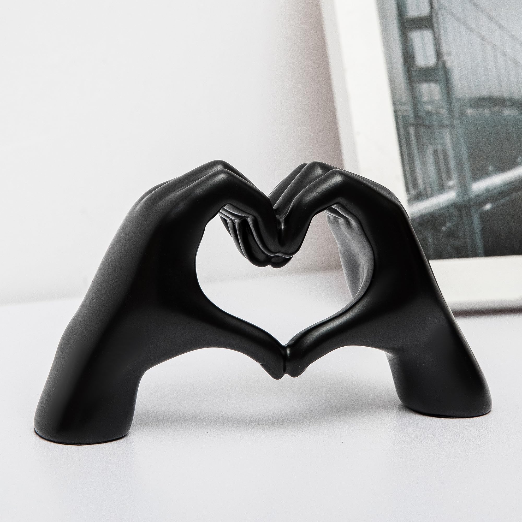 FANTESTICRYAN Small Heart Hands Statues Hand Love Sculpture Cute Decorative Home Decor Ornaments for Living Room, Wedding, Offic