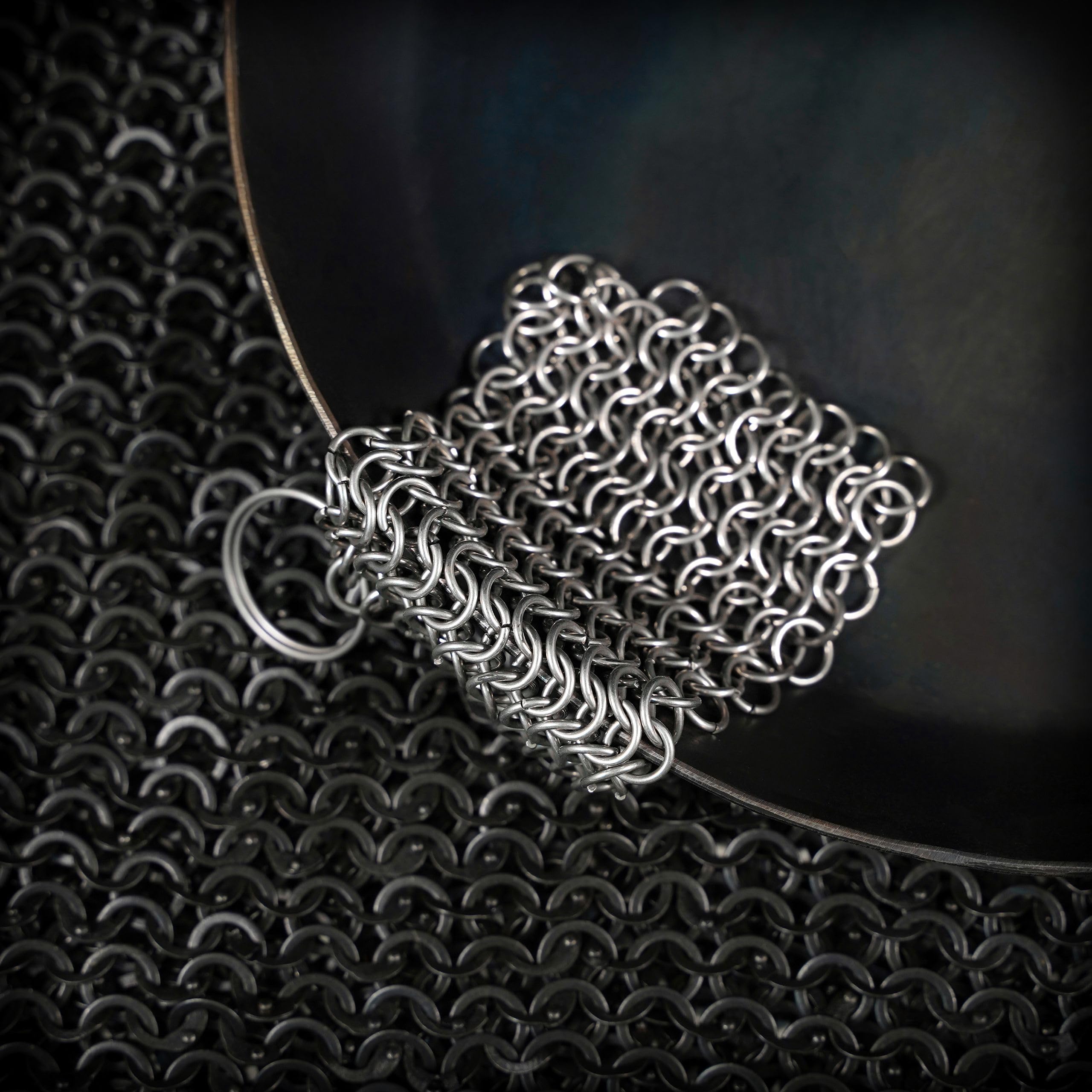 Mythrojan Cast Iron Scrubber - 316 Stainless Steel Chainmail Cleaner 3.9"x3.9" for Pre-Seasoned Pans & BBQ Grills
