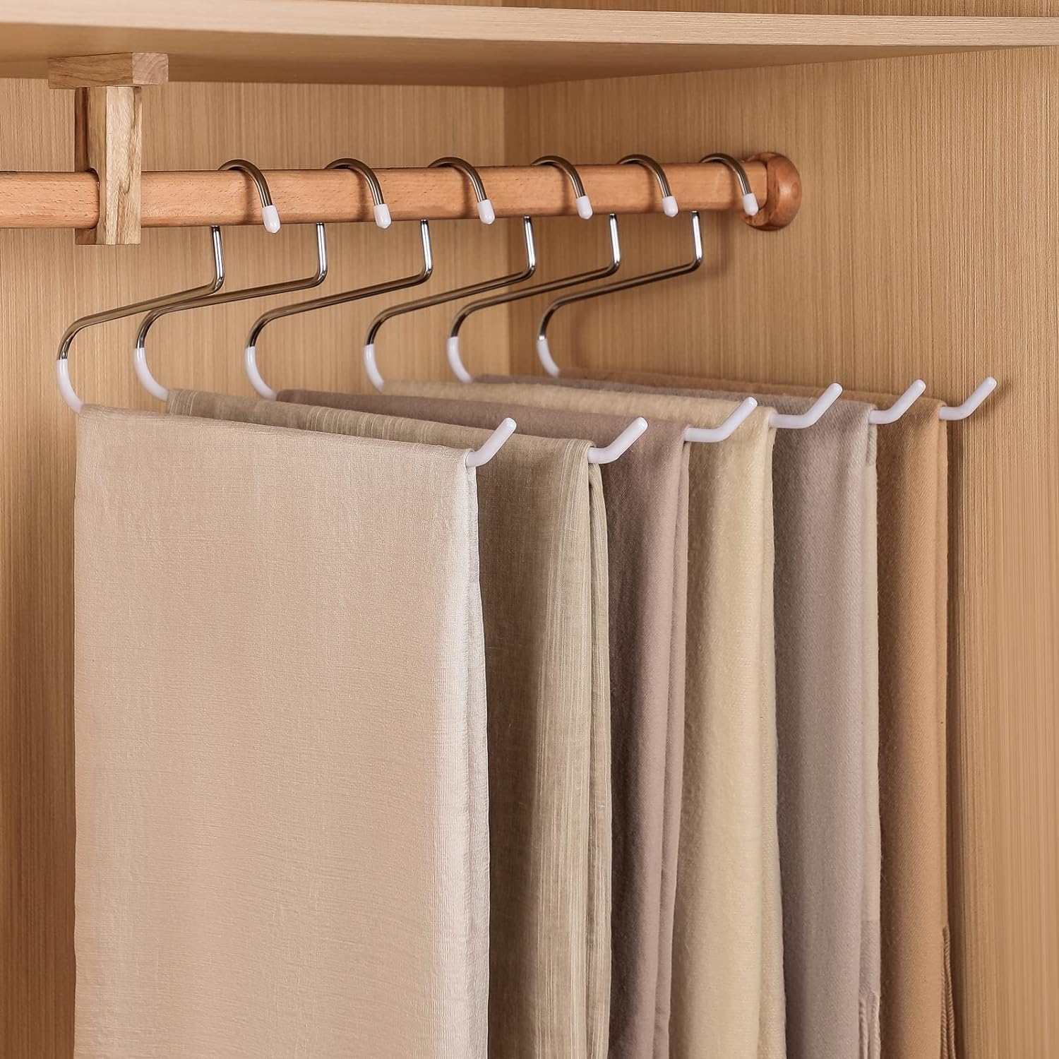 Vaslim Extra-Wide Drapery Hangers Blanket Hangers Heavy Duty Black Vinyl Coated Nonslip - Holds Up To 40 Lbs - Great For Quilts,