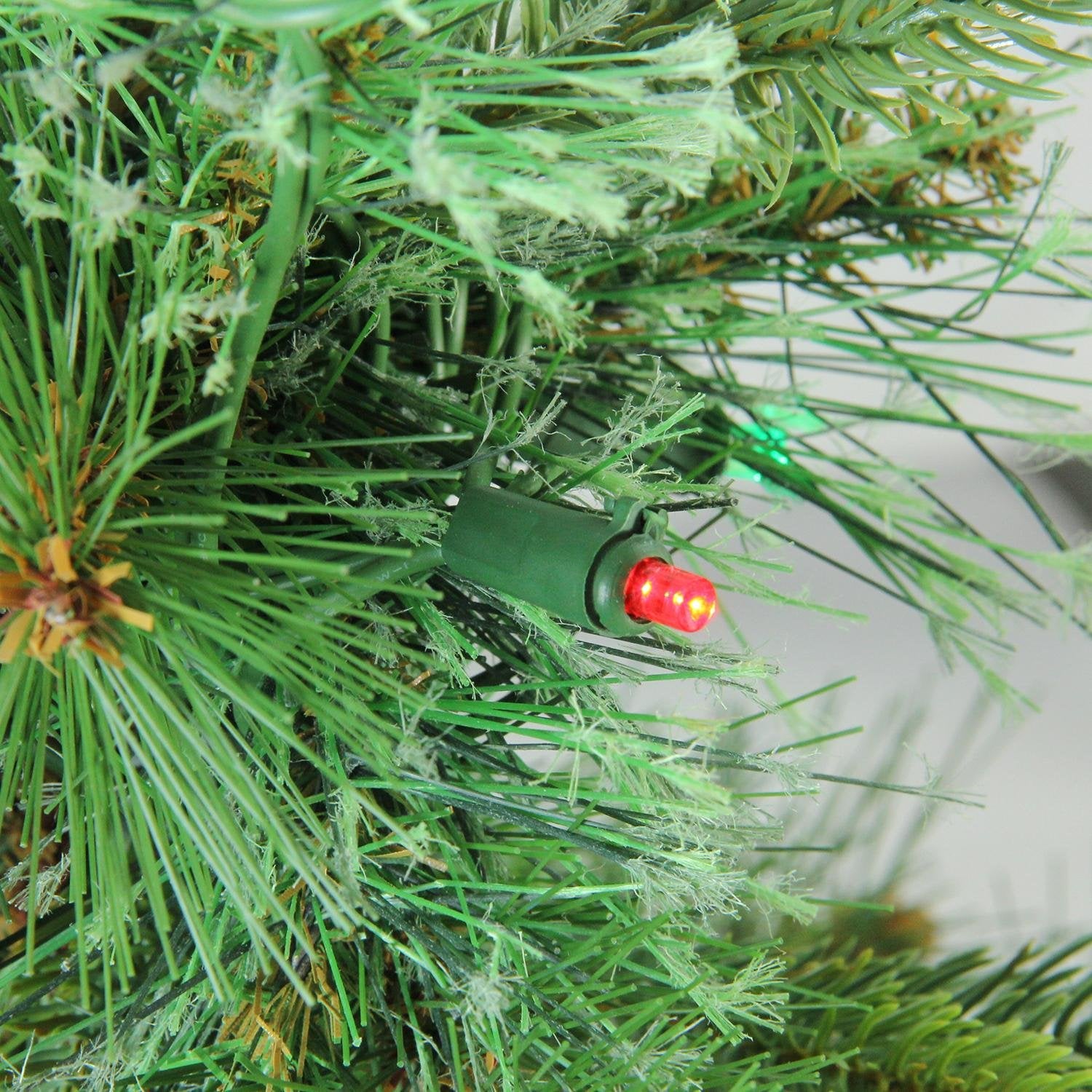 Northlight Z98717 3' x 29 Pre-Lit Cashmere Mixed Pine