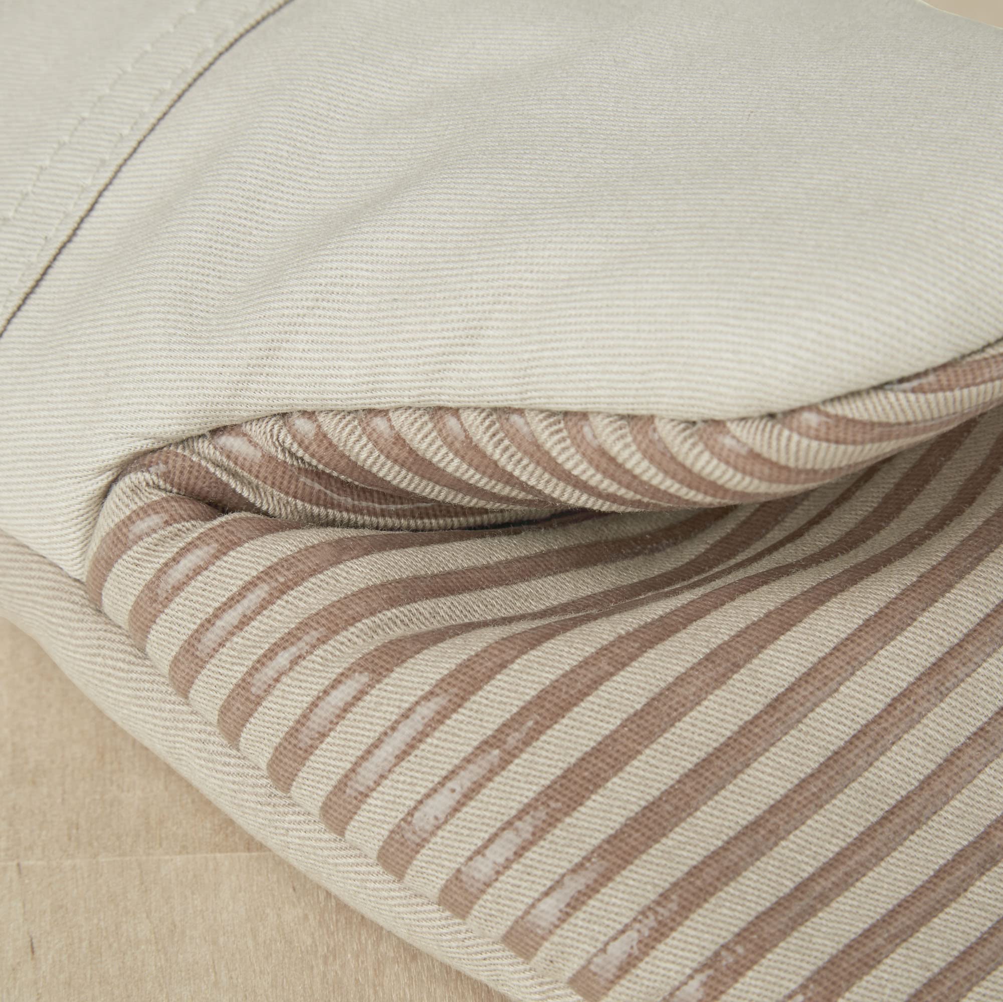 Kitchenaid Beacon Two-Tone Non-Slip Oven Mitt Set, Milkshake/Beige, 5.75''X13'', 2 Piece