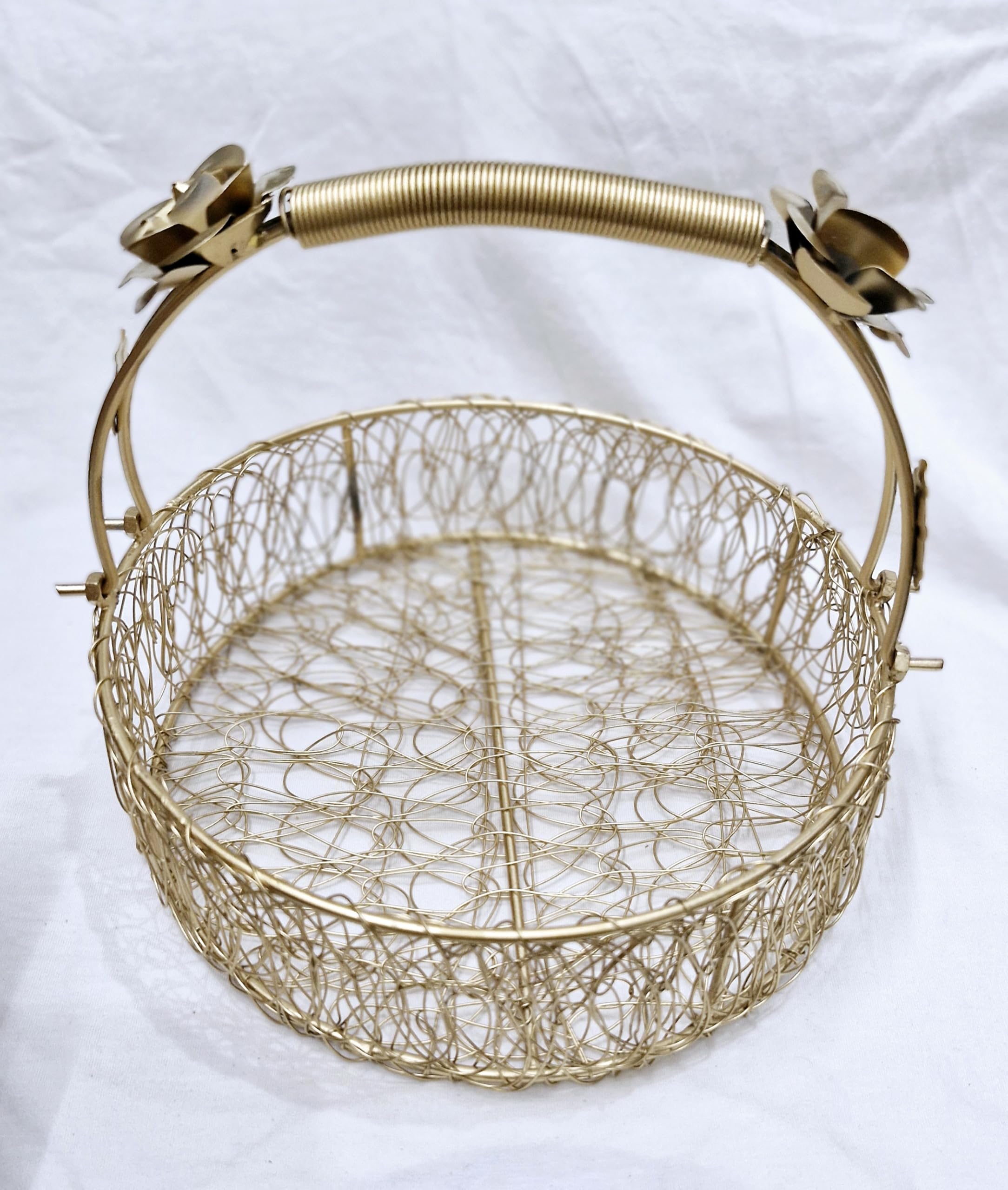 DESIGN MAGNIFIQUE Metal Meshwire Hamper Shagun Basket/Tray Platter For Packing & Serving Fruits, Sweets & Gifts (8 Inch) Round,R