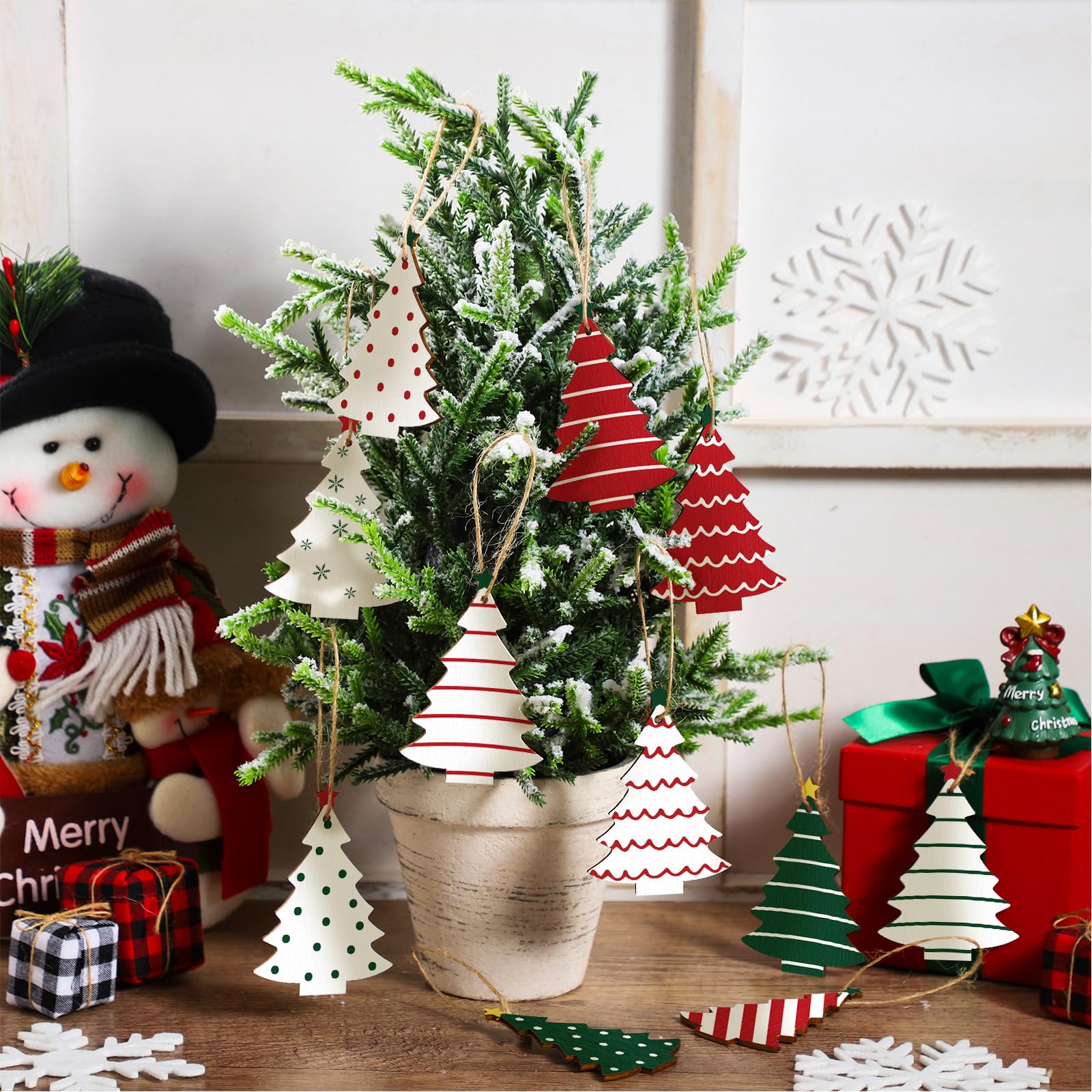 Qunclay 36 Pcs Christmas Tree Decorations Christmas Wooden Hanging Ornaments Rustic Farmhouse Xmas Hanging Sign Red Green White