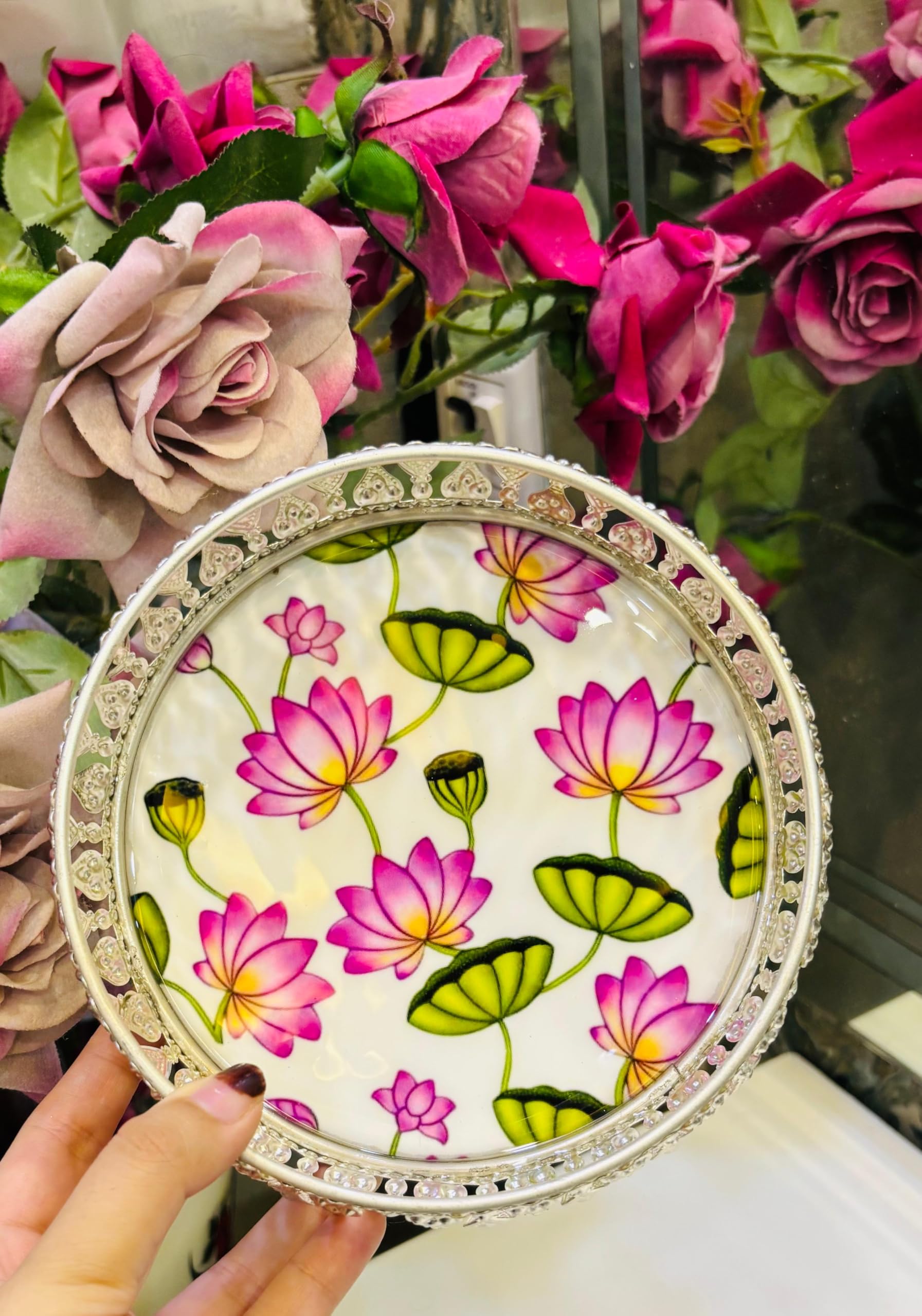 Design Magnifique Cow Pichwai Print Round Tray Wedding Return Gift Hamper Set Diwali Pooja Thali Puja (Lotus, 6 Inch)