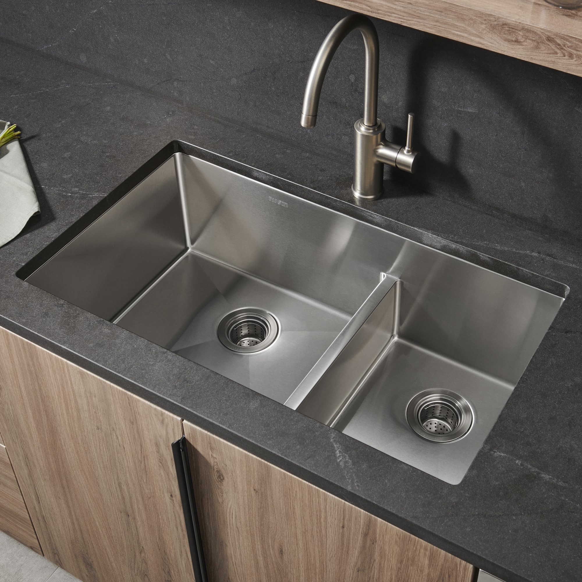 Ruvati 28-Inch Low-Divide Undermount Tight Radius 60/40 Double Bowl 16 Gauge Stainless Steel Kitchen Sink - Rvh7255