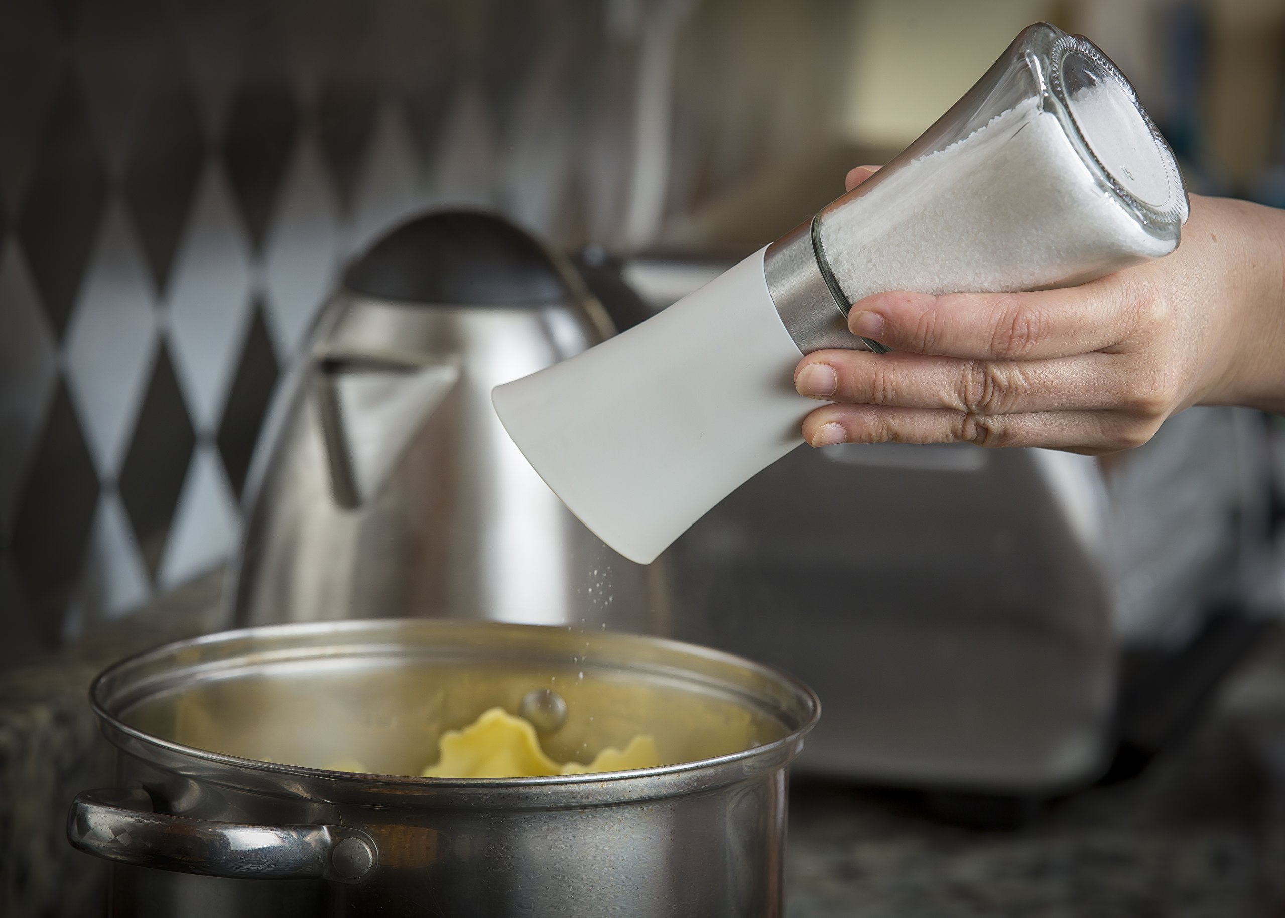 Modernhome Deluxe Electric Salt & Pepper Mill Set, Black/White