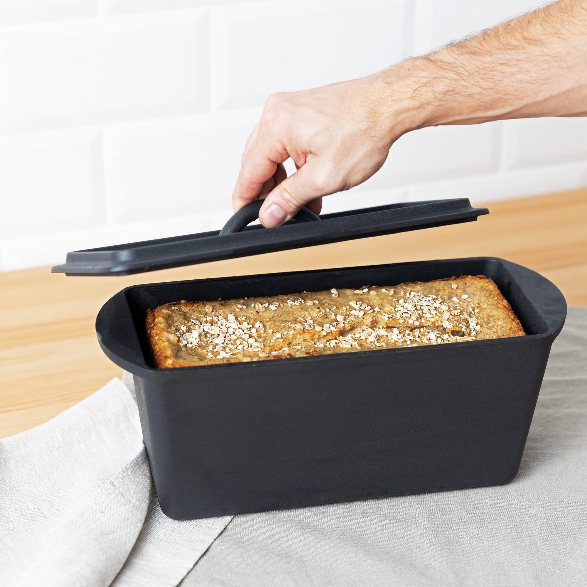 Navaris Cast Iron Bread Loaf Pan with Lid, 13x5 inches, Black - Durable Bakeware for Perfect Loaves
