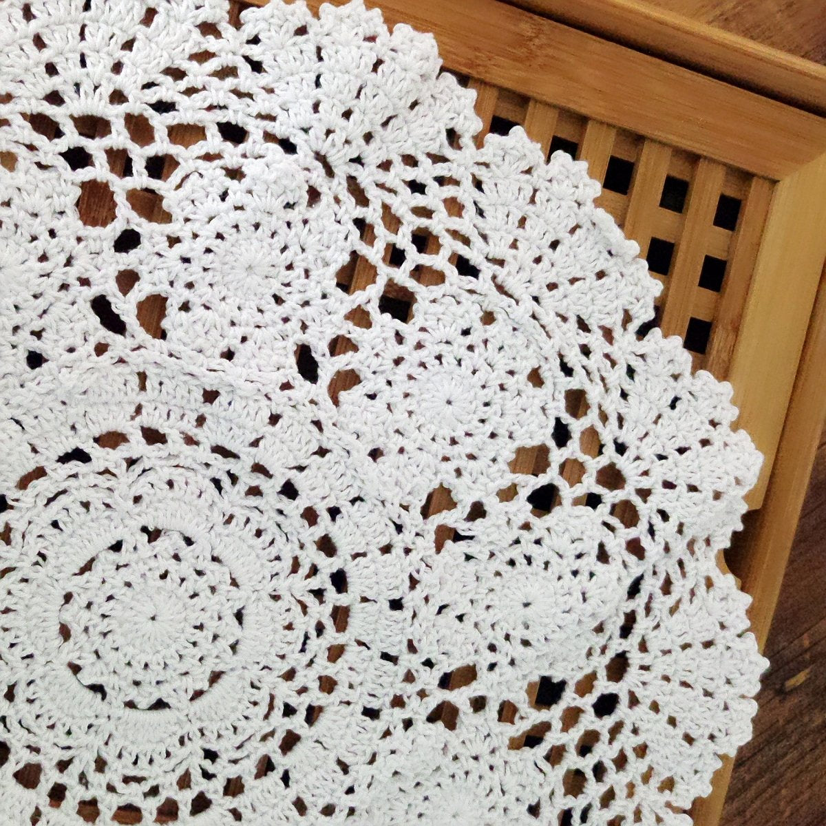 Laivigo New Handmade Crochet Lace Round Table Cloth Doilies Doily 16 Inch White