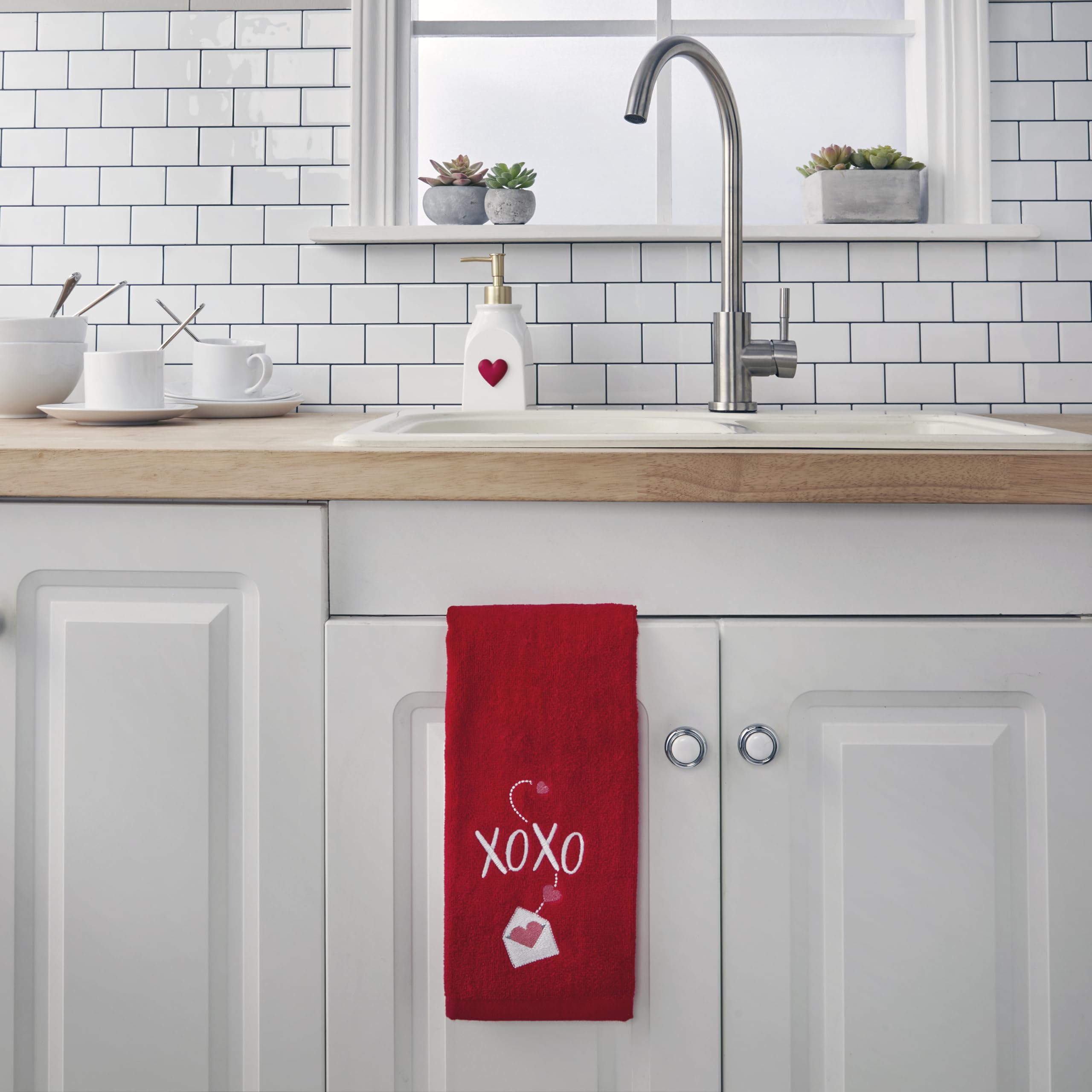 Skl Home By Saturday Knight Ltd. Valentine'S Day Xoxo Hand Towel Set, Red 2 Pack