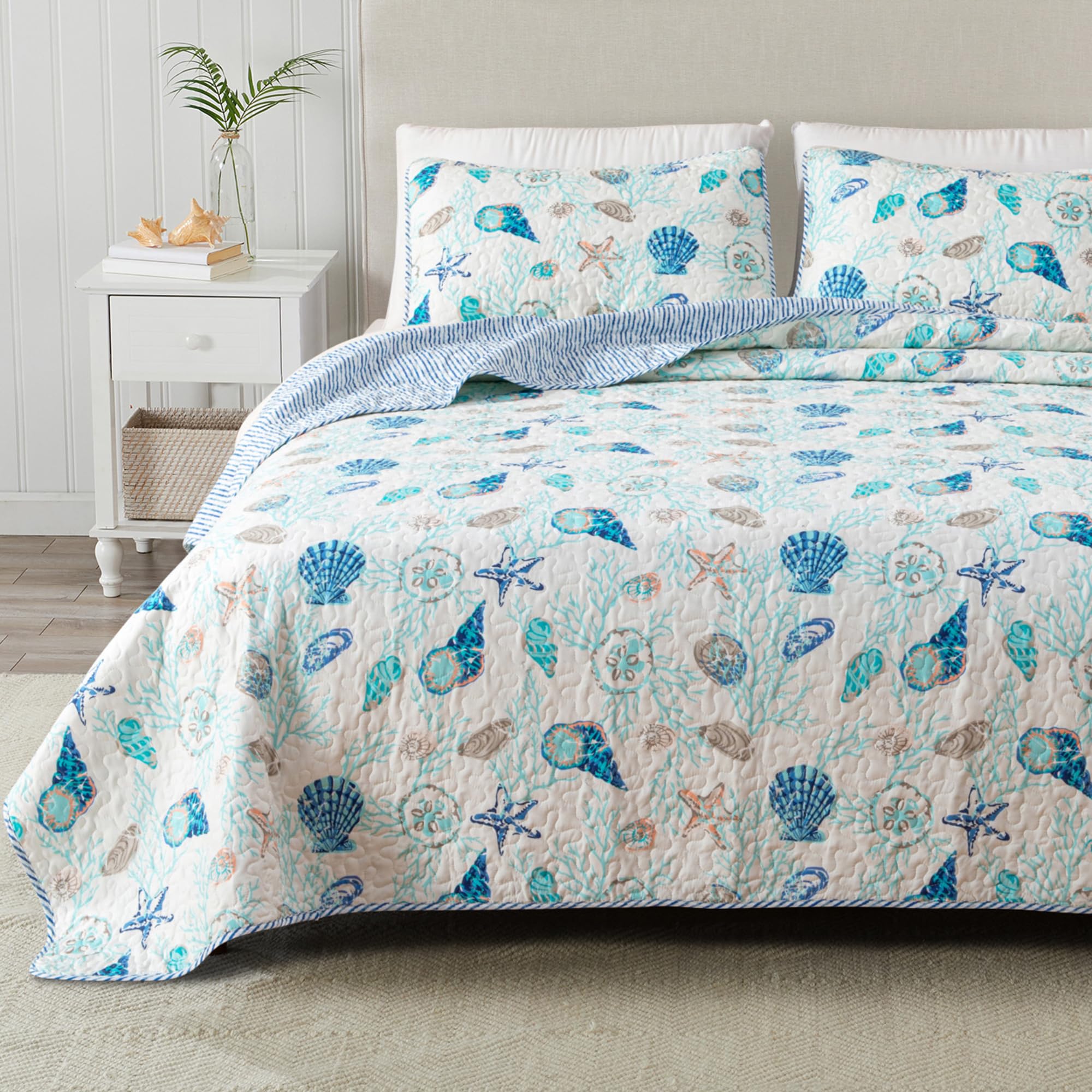 Great Bay Home 3-Piece King Reversible Lightweight Coastal Quilt Comforter With 2 Shams  All-Season, Modern, Beach Bedspreads  B