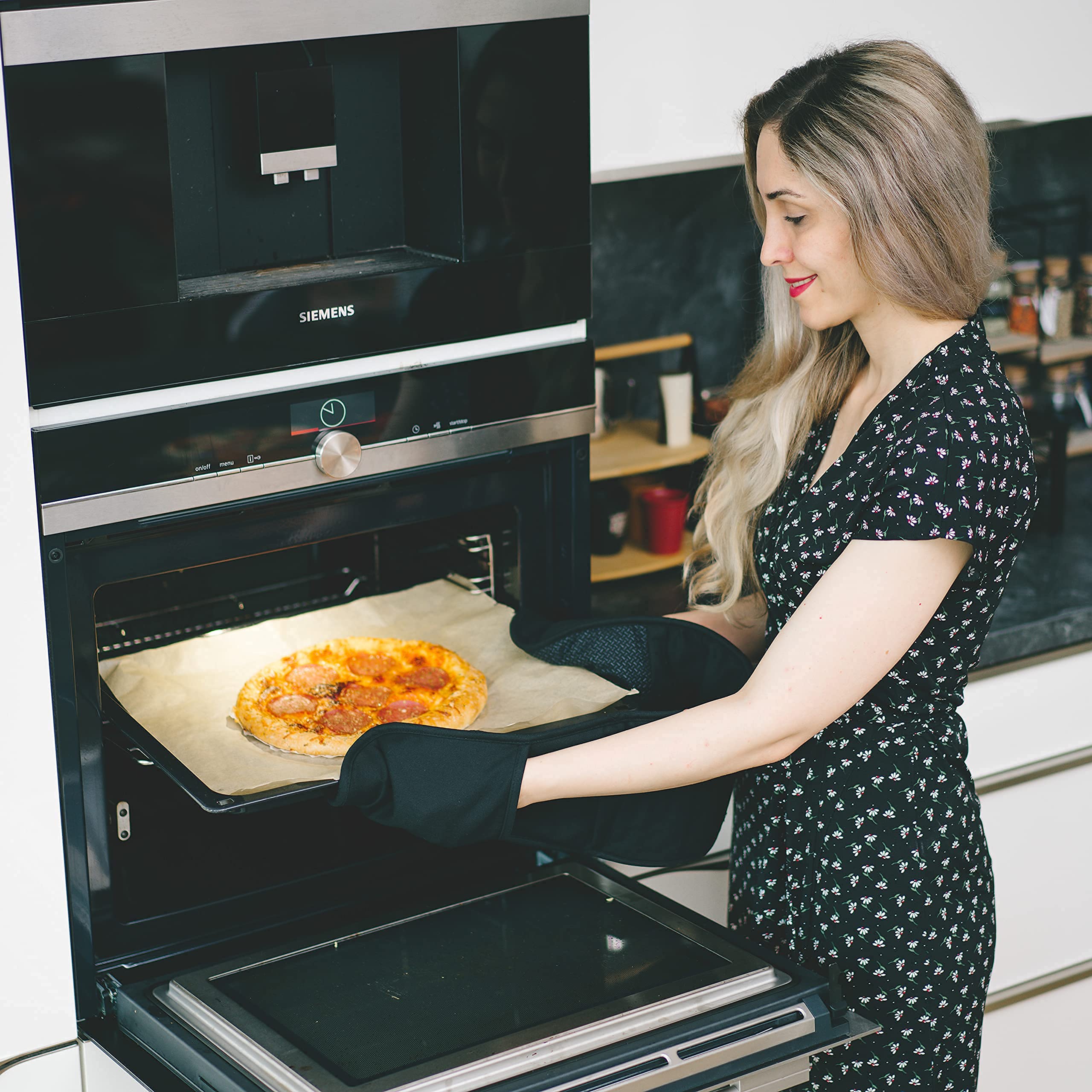 Laffair Oven Mitts - Black - Potholders For Home Cooking, Non-Slip Silicon Grip Oven Glove, Heat Resistant Gloves & Modern Oven