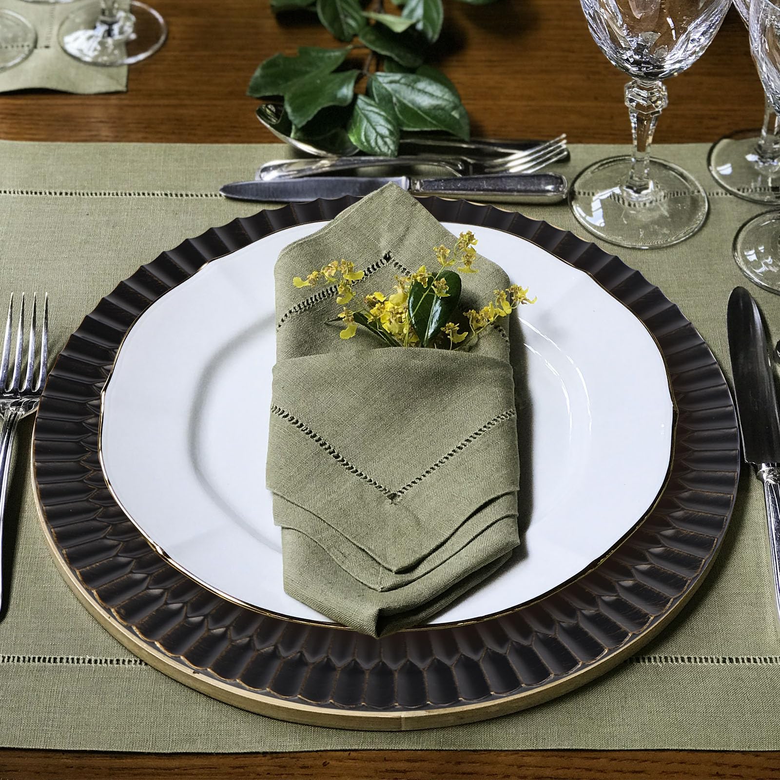 Kazozobi 13'' Black Chargers For Dinner Plates, Decorative Charger Plates, Plastic Charger & Service Plate 6 Pack Table Setting