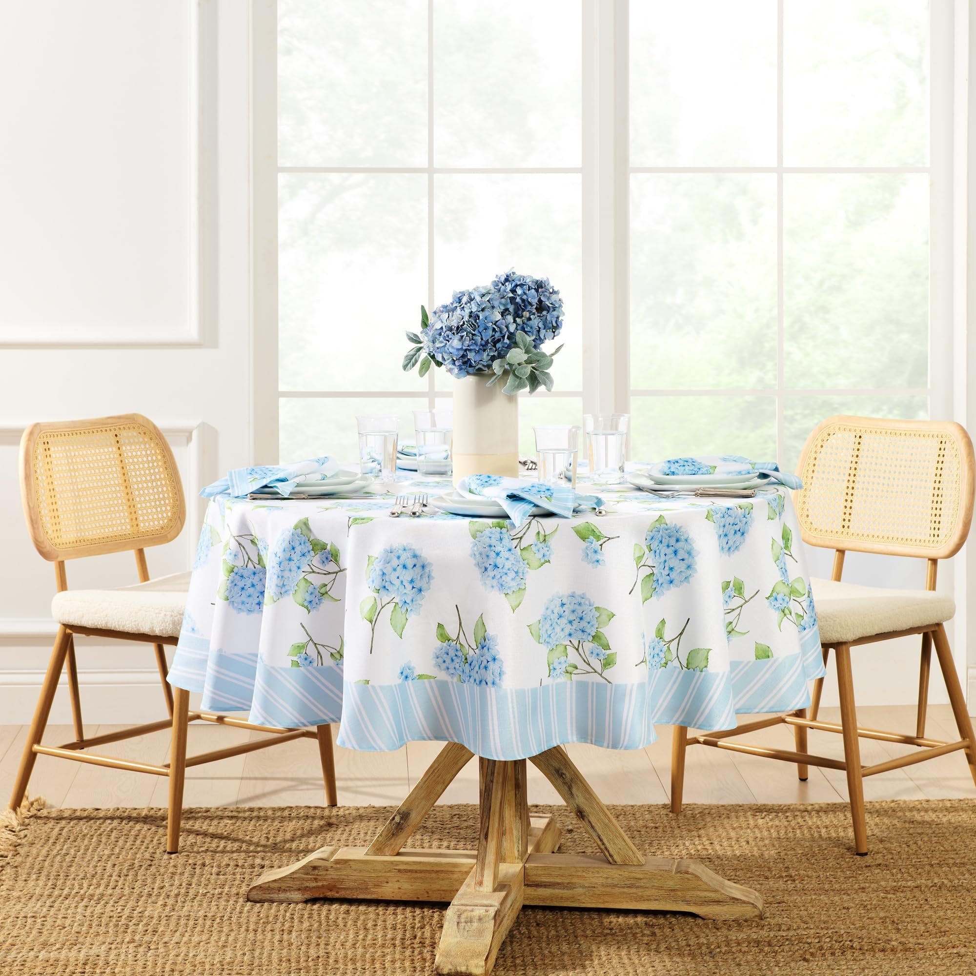 Elrene Home Fashions Nantucket Hydrangea Garden Spring/Summer Wrinkle Resistant Dining Tablecloth, 70 Round