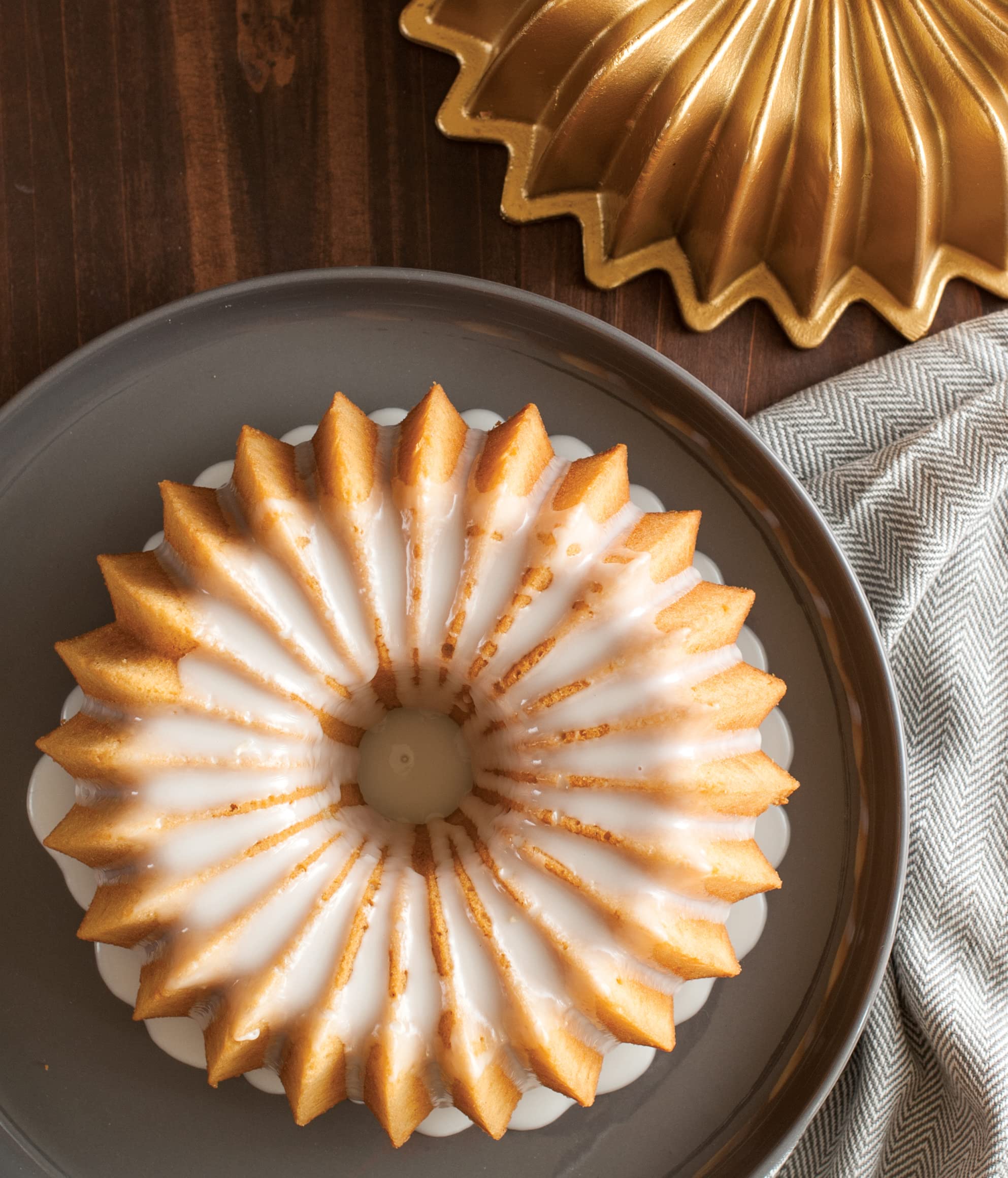 Nordic Ware Brilliance Bundt, 5 Cup, Gold