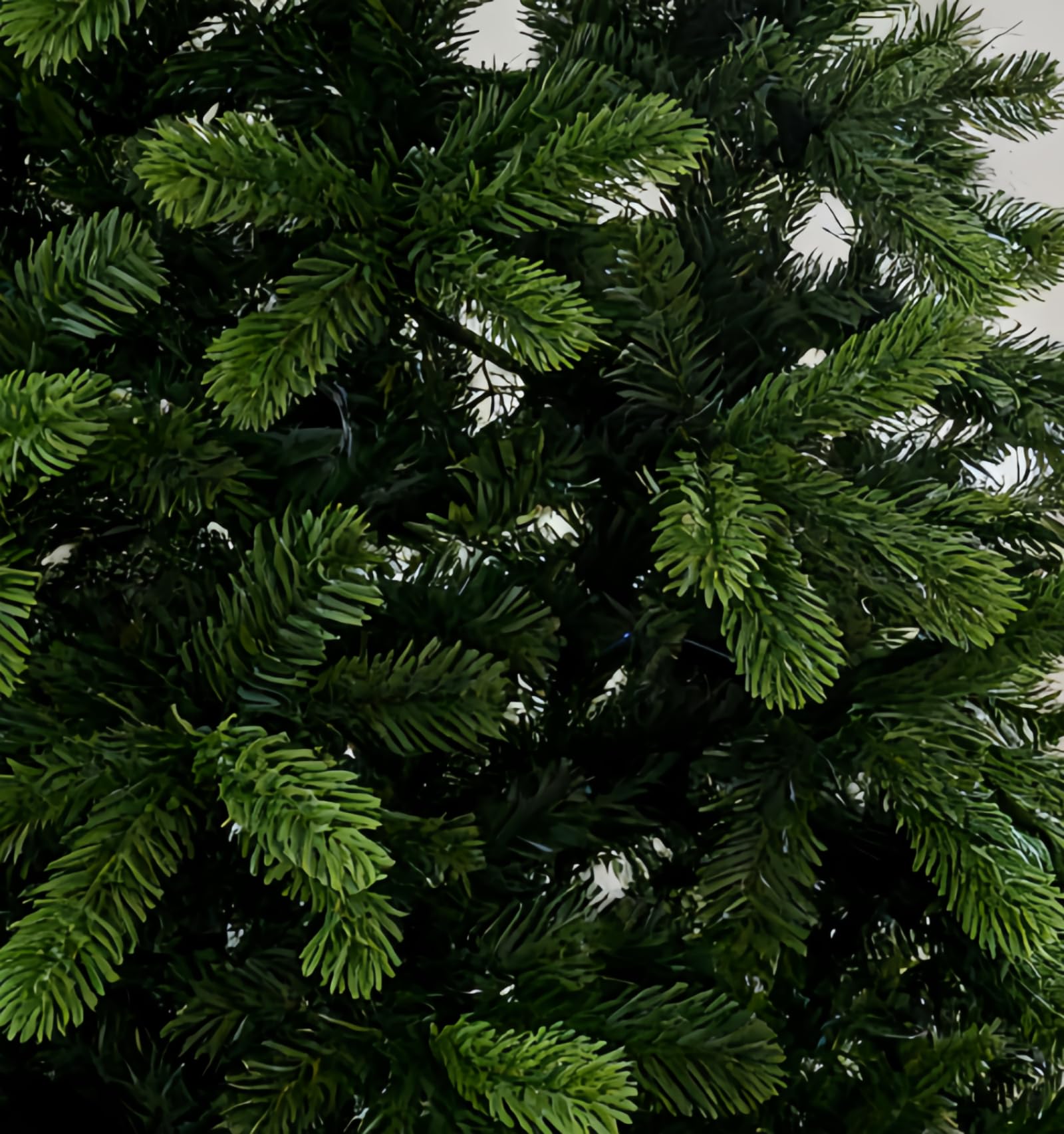 Aovotreena 6.5FT Pre-Lit Artificial Christmas Tree with 650 White Lights,1227 Mixed PE&PVC Branch Tips,Green Full Downswept Doug