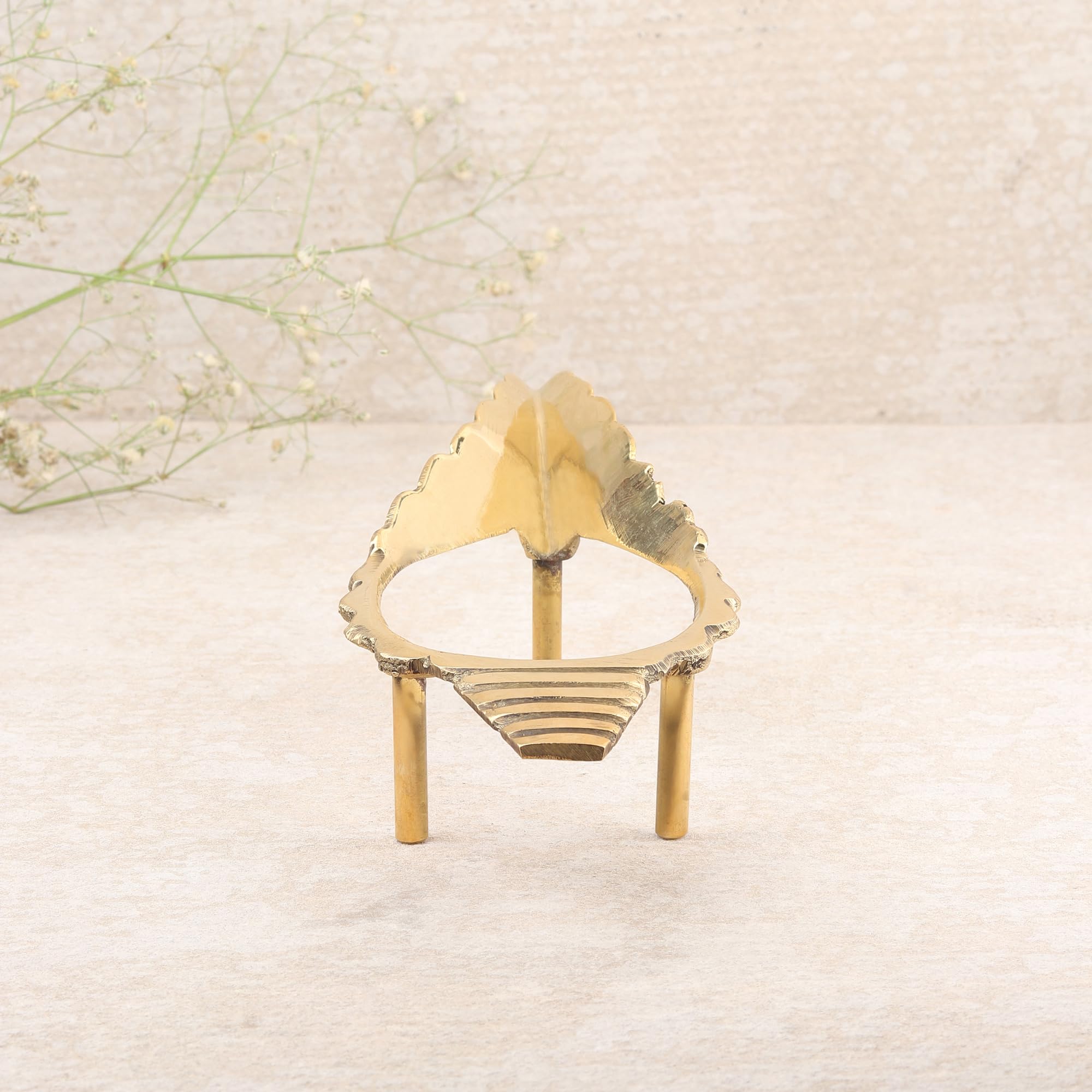 Dokchan Brass Golden Color Shankh Stand/Shankh Holder/Only Stand For Use Shankh (Size No.0 | 2Cm H X 10Cm L)