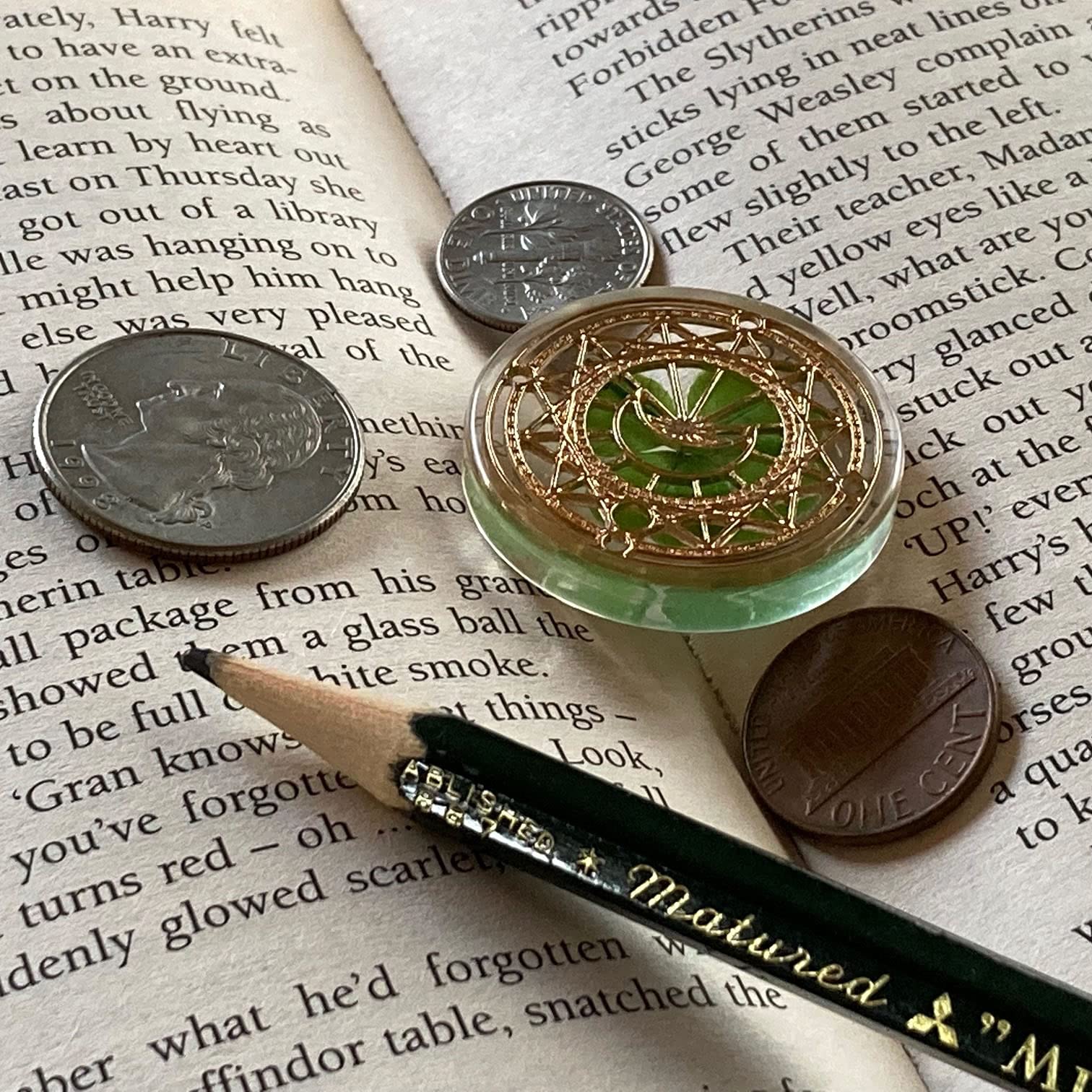 Real Four Leaf Clover Good Luck Pocket Token, Preserved, 1.25   , Including Metal Ornament (Magic Circle of The Moon)