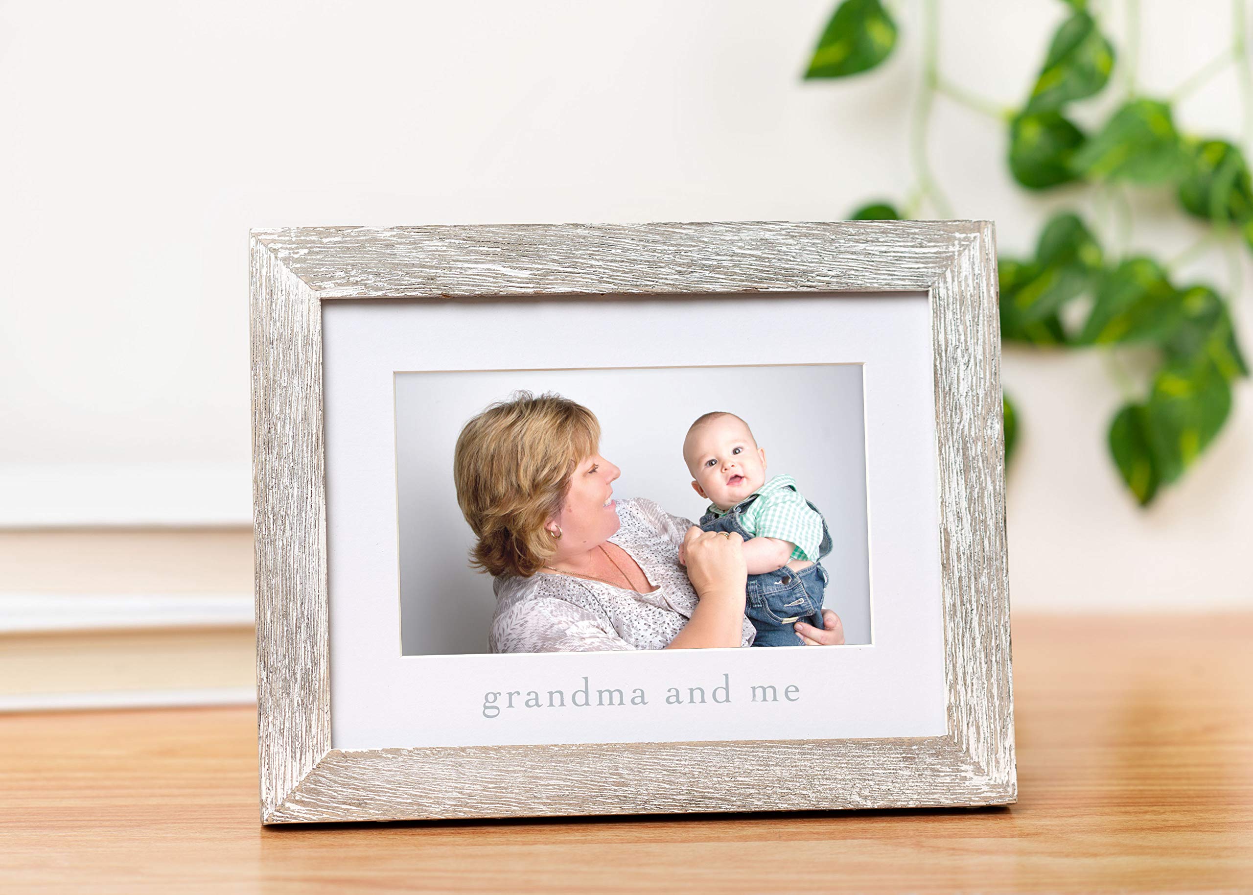 Pearhead Grandma and Me Rustic Picture Frame, New Grandmother Gift from Baby, Farmhouse Nursery Decor, Tabletop or Wall Display,