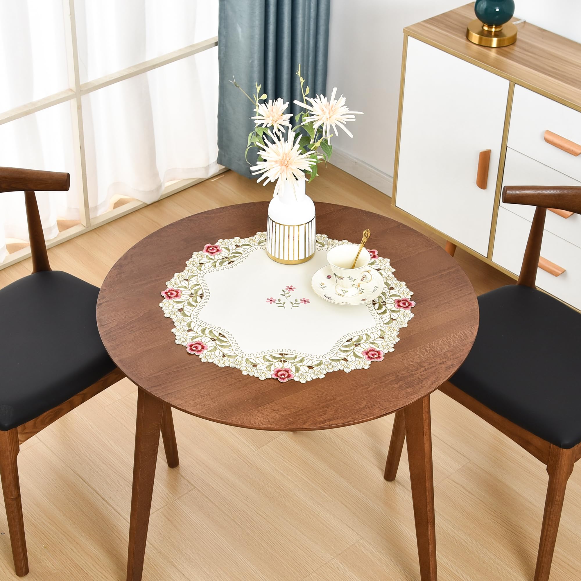 Wolkemer 2 Pack Round Lace Place Mats, 20 Inch Vintage Beige Table Toppers, Polyester for Coffee & Wedding Dinning