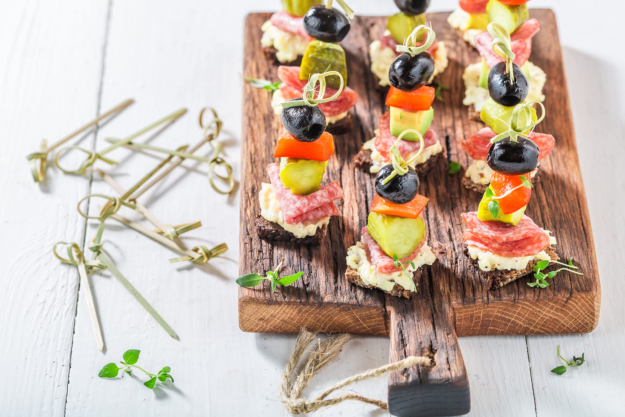 Kingseal Bamboo Wood Flower Knot Picks, Skewers, 4.5 Inches, Perfect For Cocktails And Appetizers - 2 Packs Of 100 Each (200 Cou