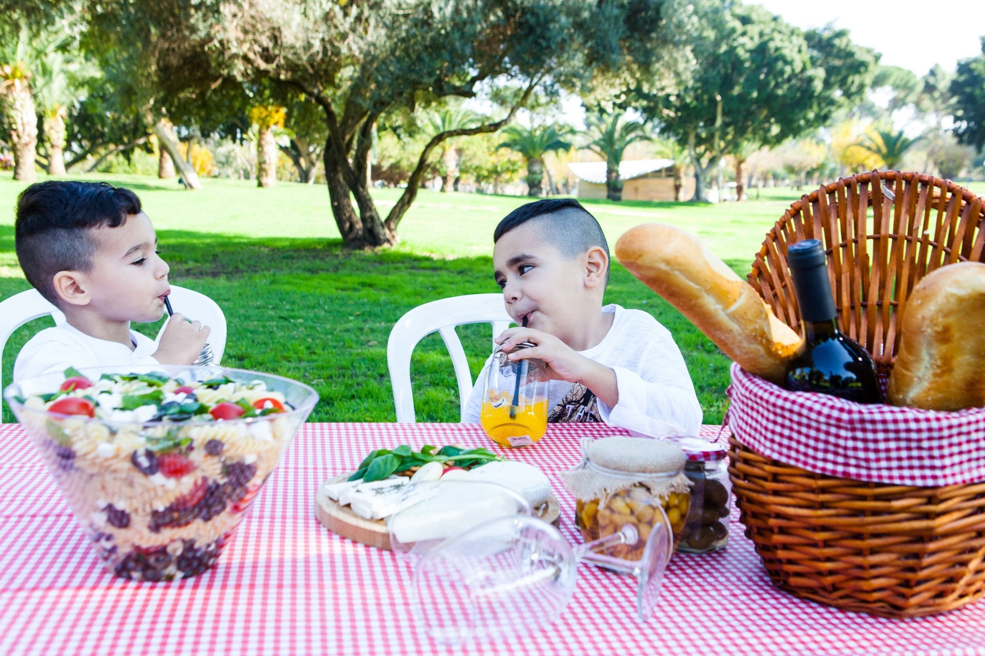 TopTableCloth 5 Foot 60 x 30 inch Red & White Checkered Tablecloth Elastic Corner Fitted Rectangular Folding Vinyl Table Cover Cloth Xmas Plastic Waterproof Picnic Party Home for Indoor Outdoor Use