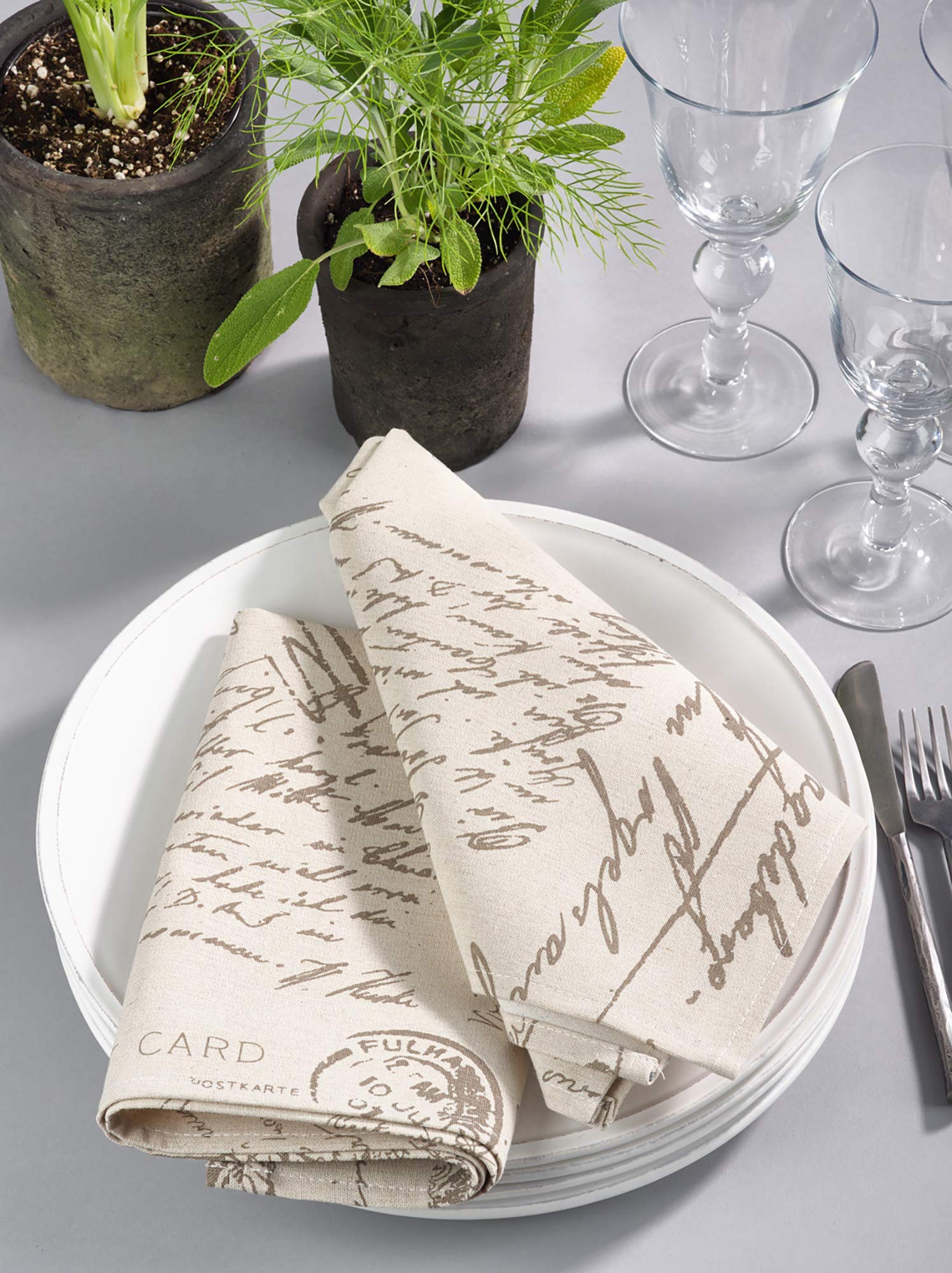 Saro Lifestyle Darcy Knitted Collection Vintage Script Print Design Table Runner, 16'' X 90'', Natural