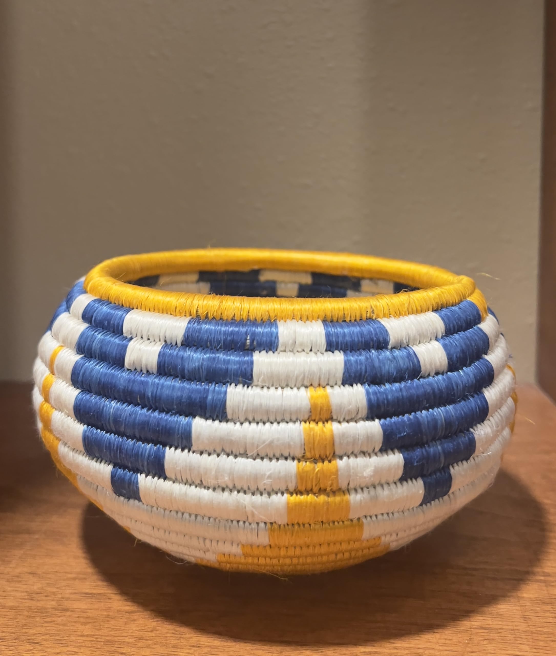Handwoven African Bowl Sisal Basket, Handmade Trinkets bowl Decorative basket for Home Kitchen Food Storage Organizer 6D x 3-4 h