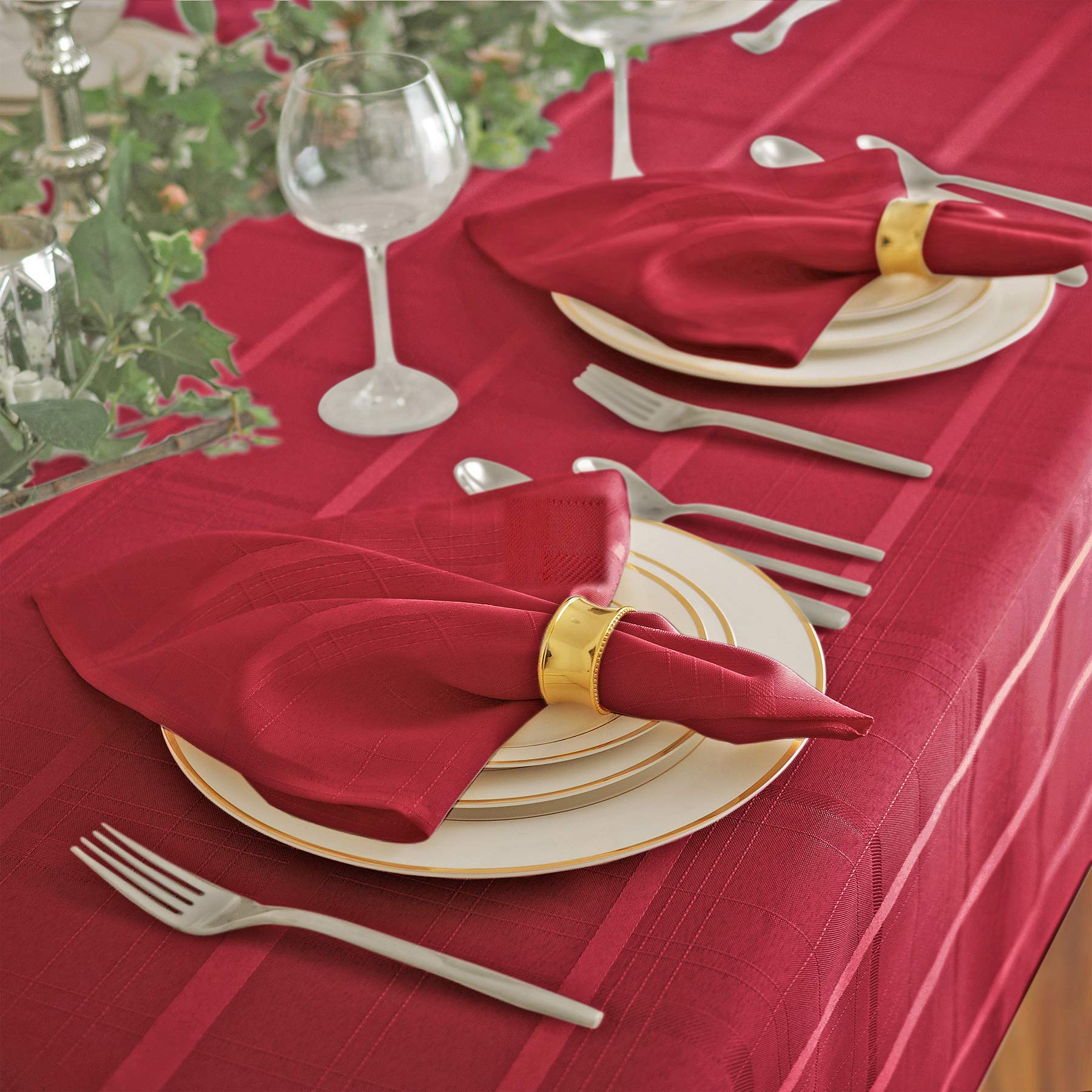 Newbridge Elegance Plaid Christmas Fabric Napkin Set, 100% Polyester, No Iron, Soil Resistant Holiday Napkins, Set Of 4 Fabric N