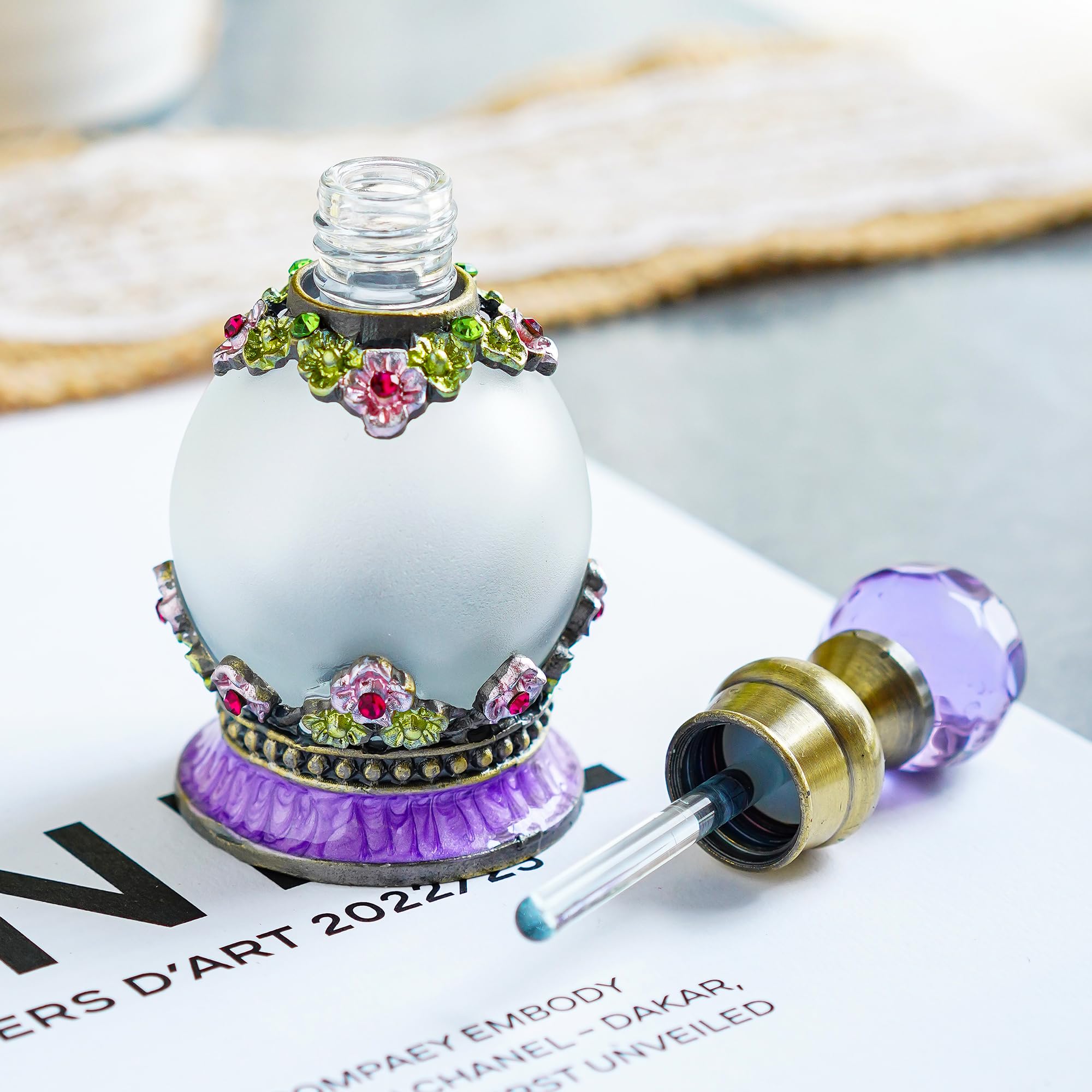 Yu Feng 15Ml Antique Crystal Glass Perfume Bottle Small Flower Embelished Fancy Retro Round Refillable Fragrance Bottle Scent Bo